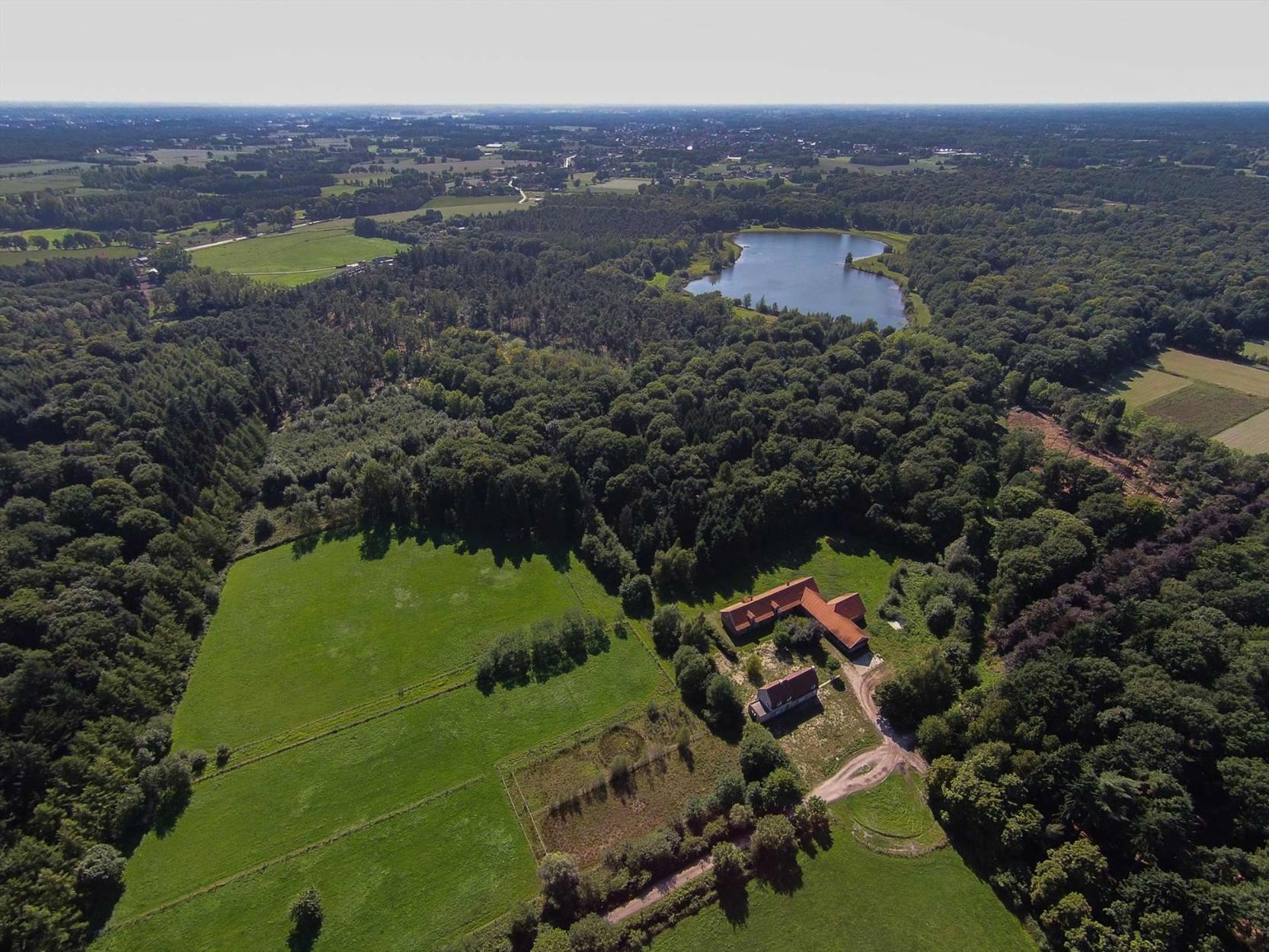 Romantisch landhuis gelegen in prachtig domein van ca. 12 ha te Gierle