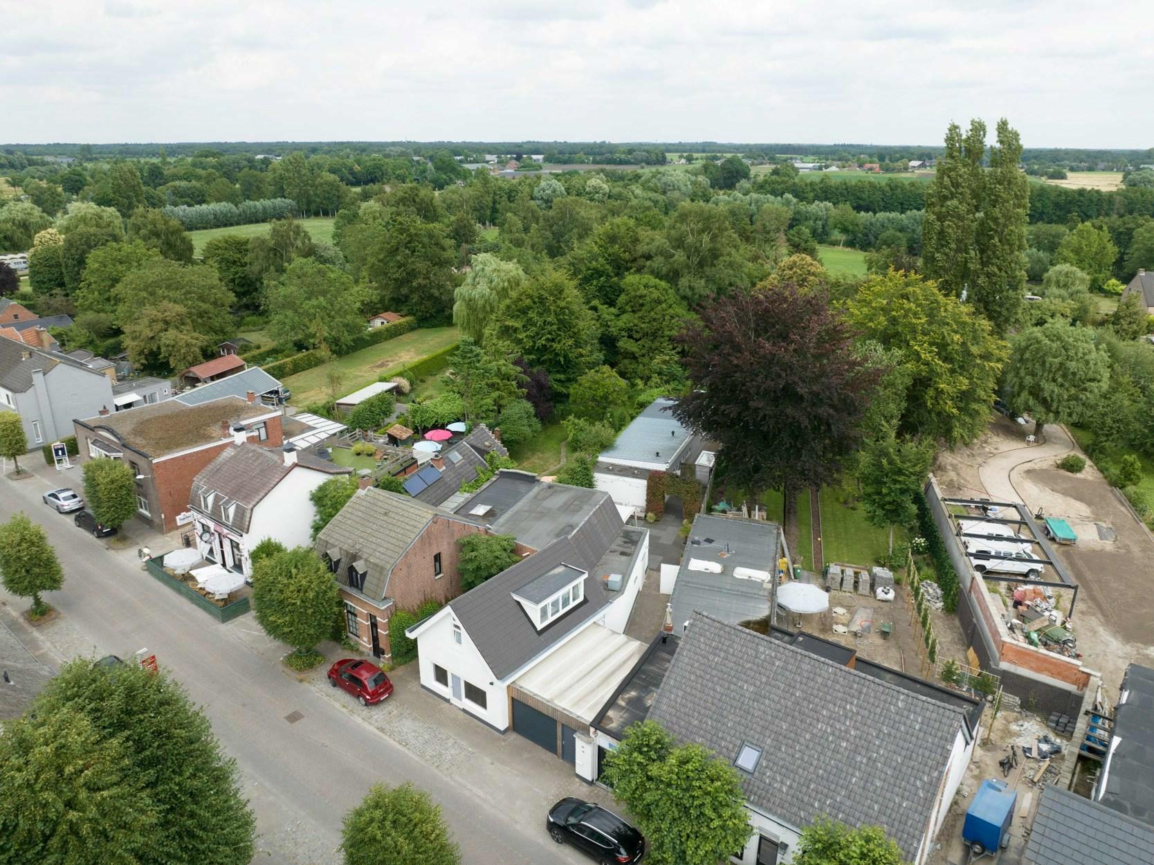 Verzorgde woning met aparte feestzaal op toplocatie op een perceel van ± 599 m²