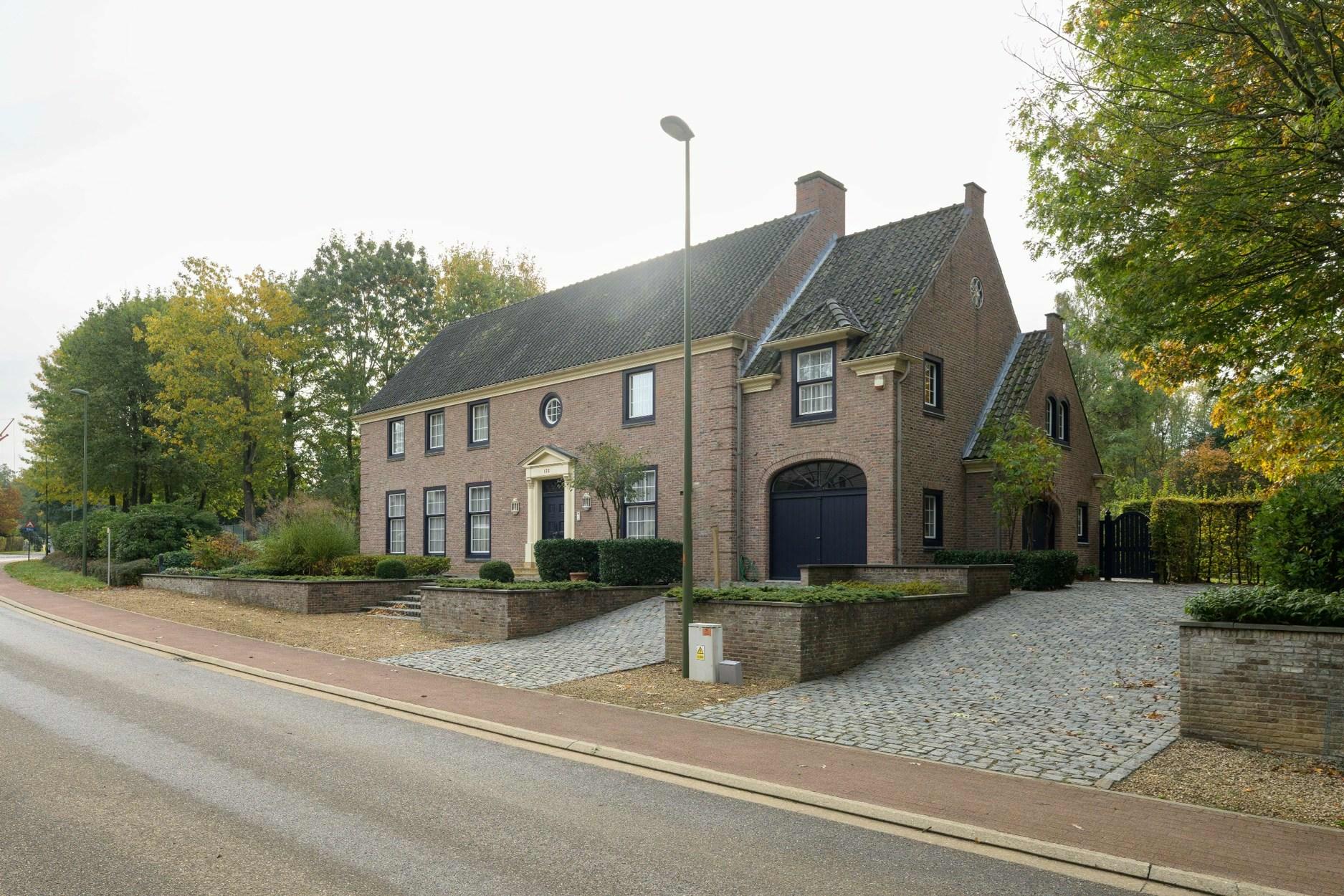 Rustig gelegen exclusieve villa op een perceel van ca. 2025m² 