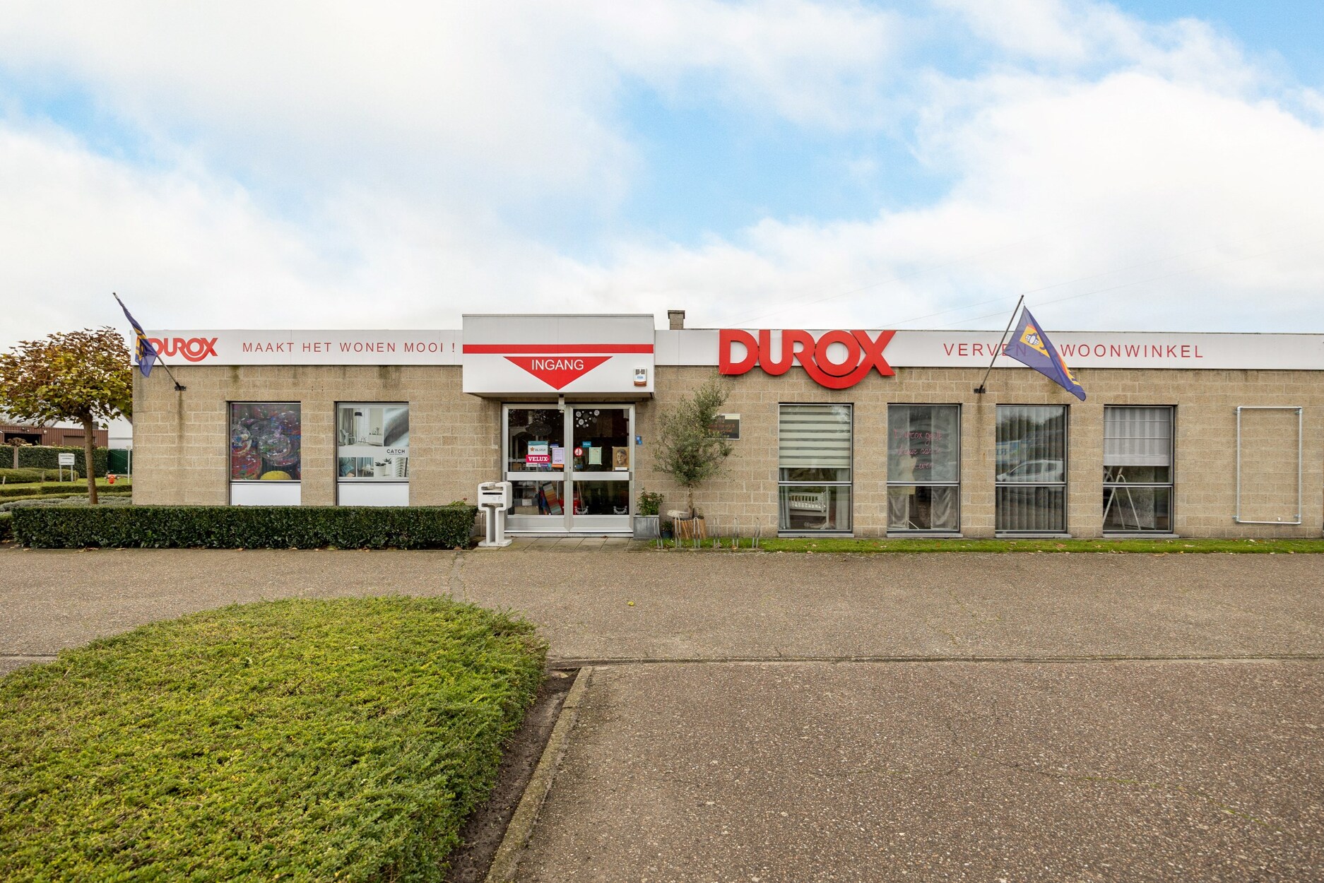 Multifunctioneel handelspand met achterliggend magazijn met oppervlakte van ca. 325 m² te Mol