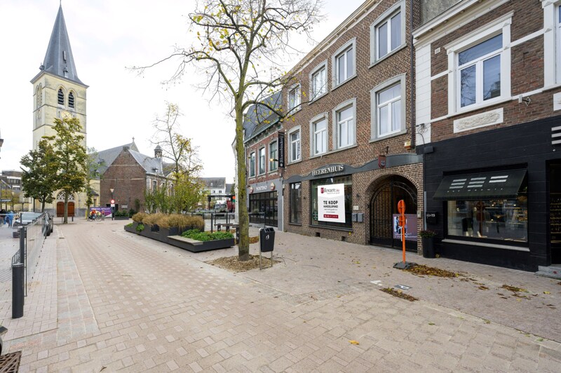 Commerciële winkel te Bree