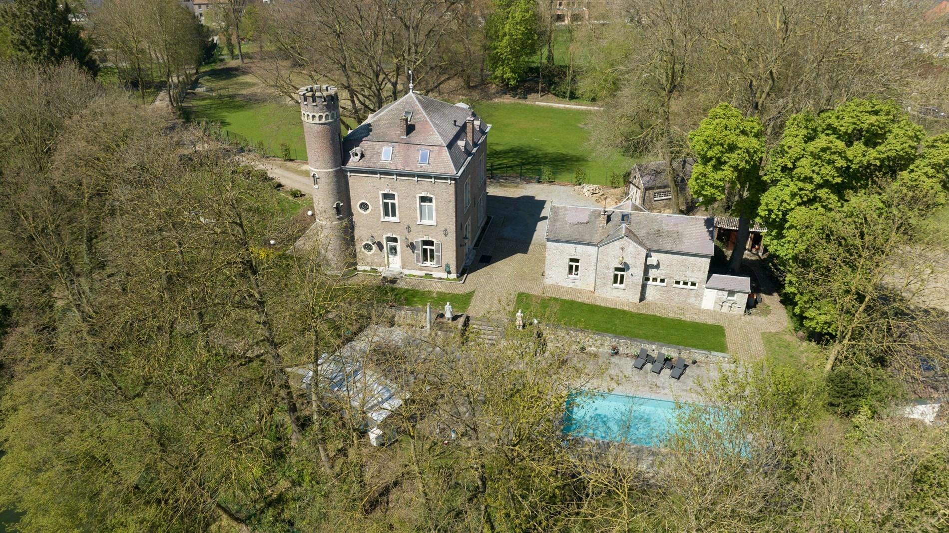 Schitterend gerenoveerd kasteel op 1,8 hectare