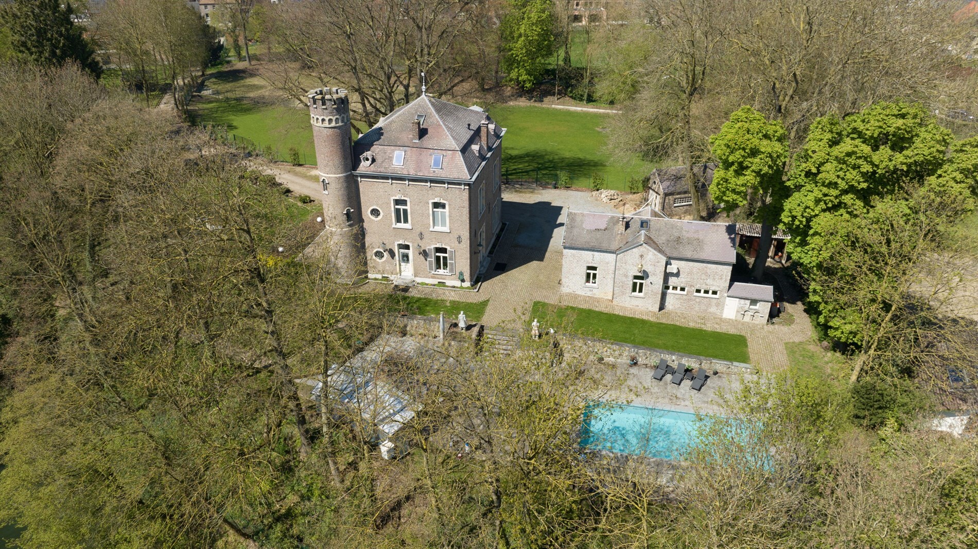 Schitterend gerenoveerd kasteel op 1,8 hectare