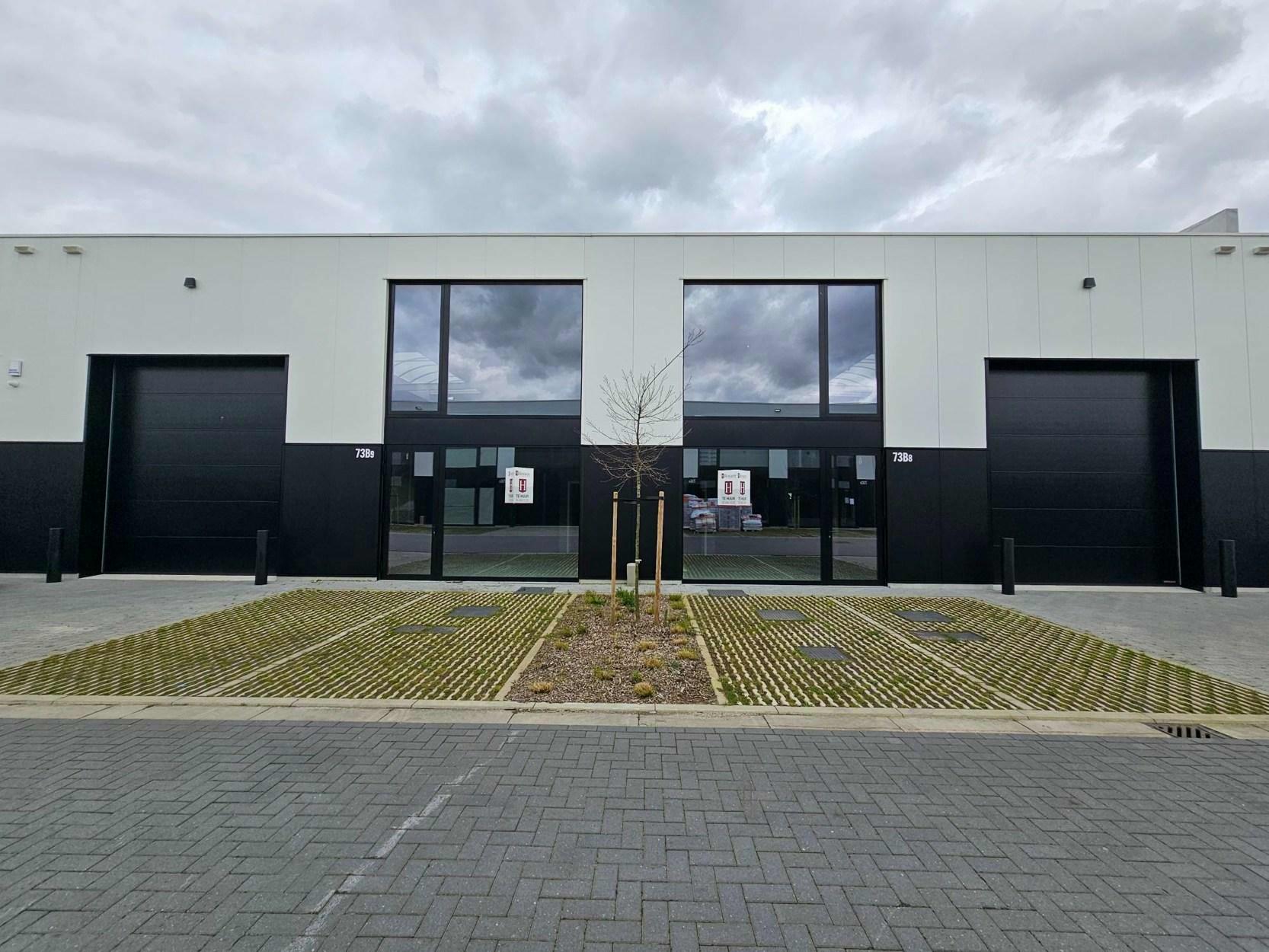 Nieuwbouw KMO unit met 320m² en 2 autostaanplaatsen te Merksplas.