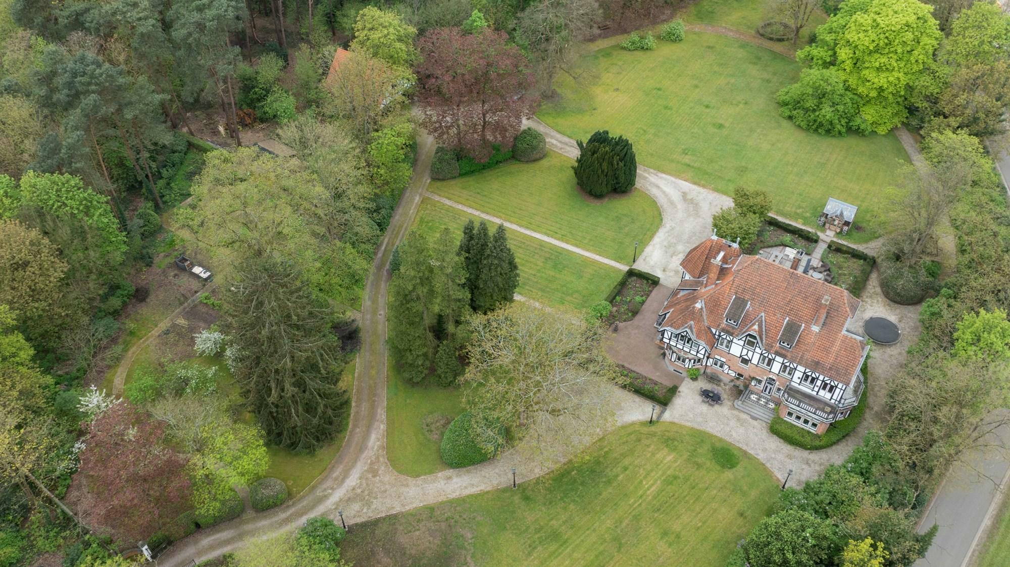 Prachtig landhuis met een schitterende parktuin op een perceel van ca. 15.213 m² te Balen