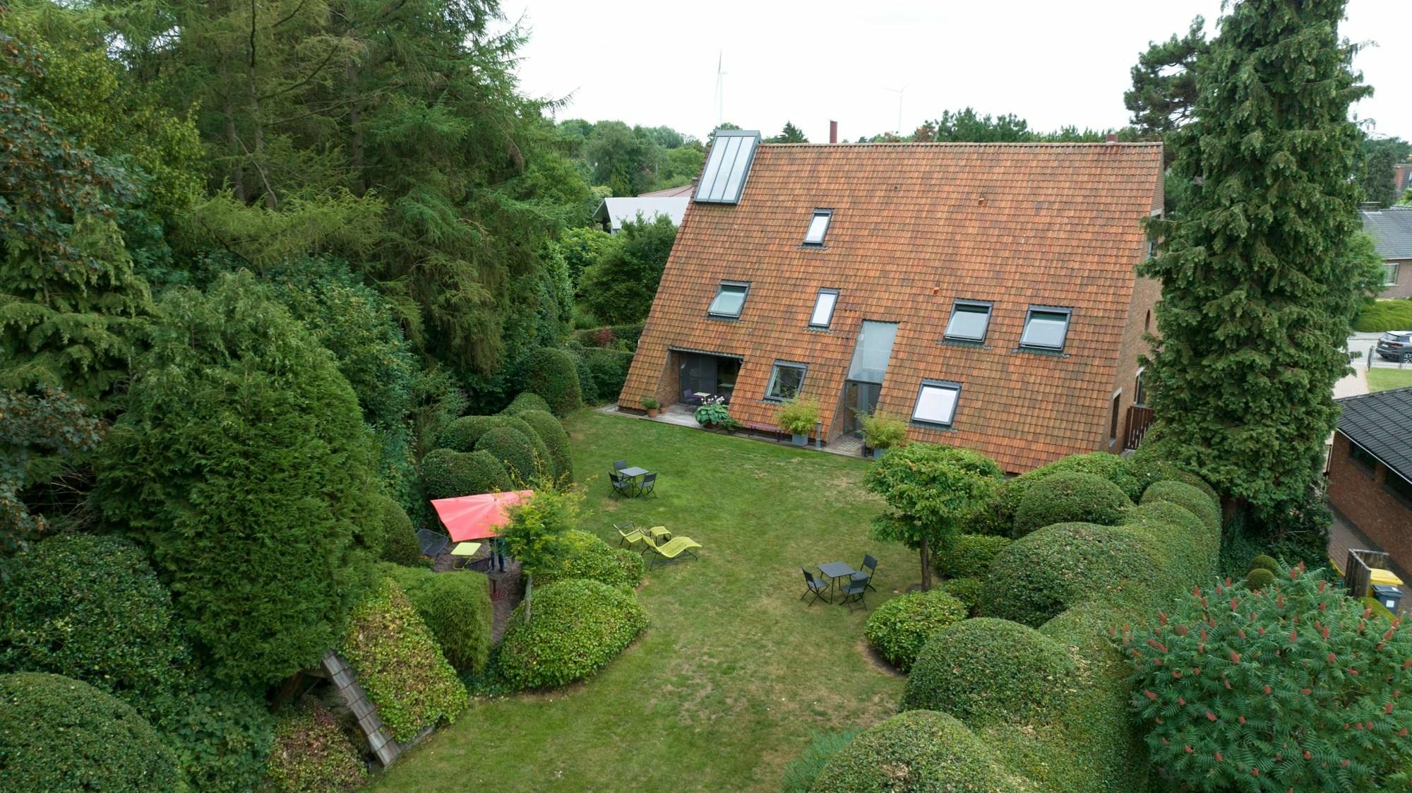 Architectenwoning met 4 slaapkamers en 4 badkamers op 1.324 m² aan de rand van Turnhout