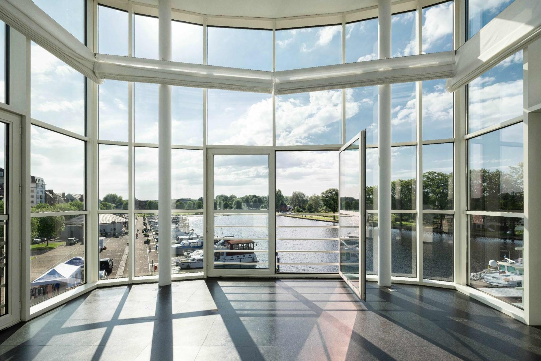 Penthouse van 300 m² met diverse terrassen op toplocatie met fantastisch uitzicht over het kanaal