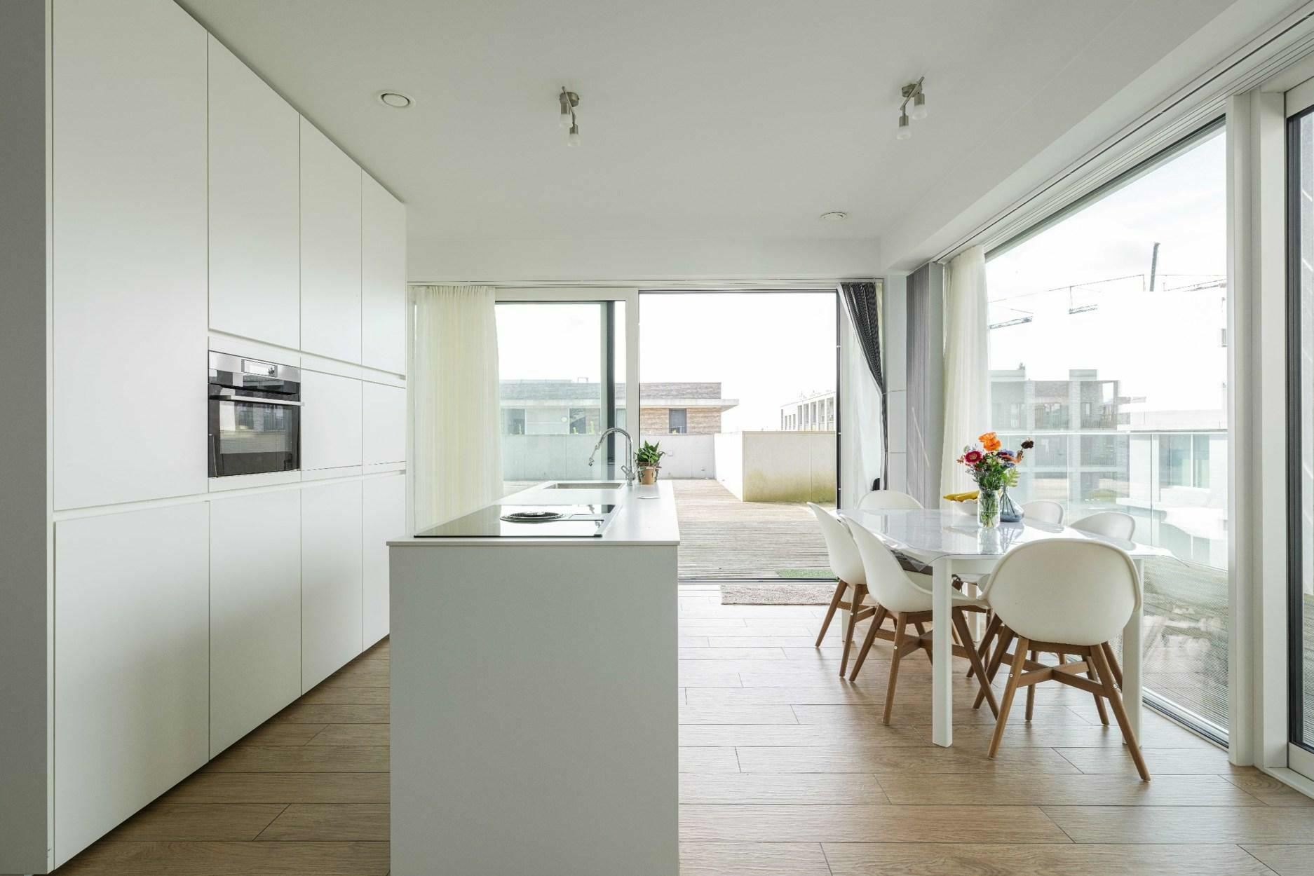 Gloednieuw energiezuinig penthouse met royaal terras van 130 m² gelegen nabij het Zuiderpark