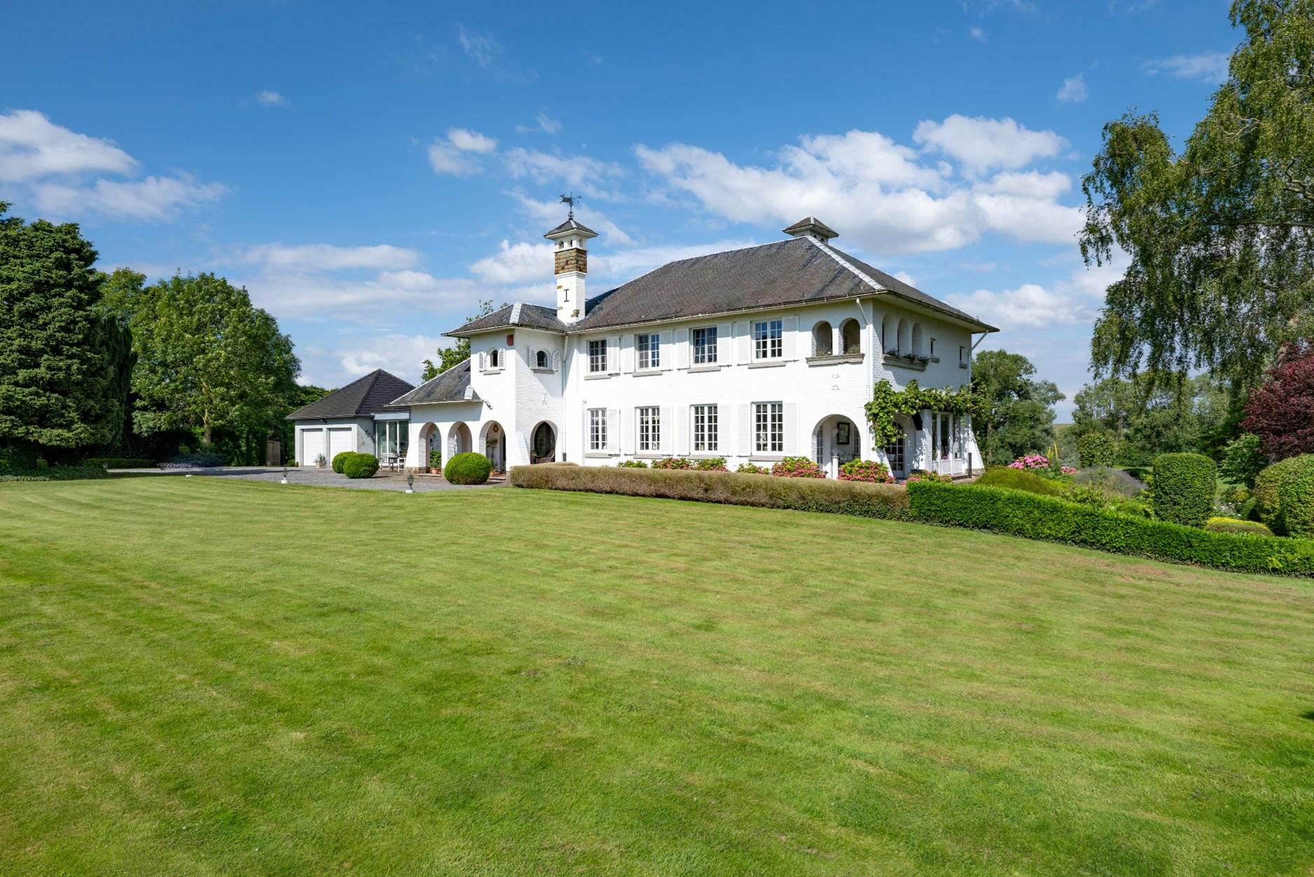 Karaktervol Landhuis van 417m2 uit de late Jaren '50 op een terrein van 14918m2 gelegen in Walsbets.