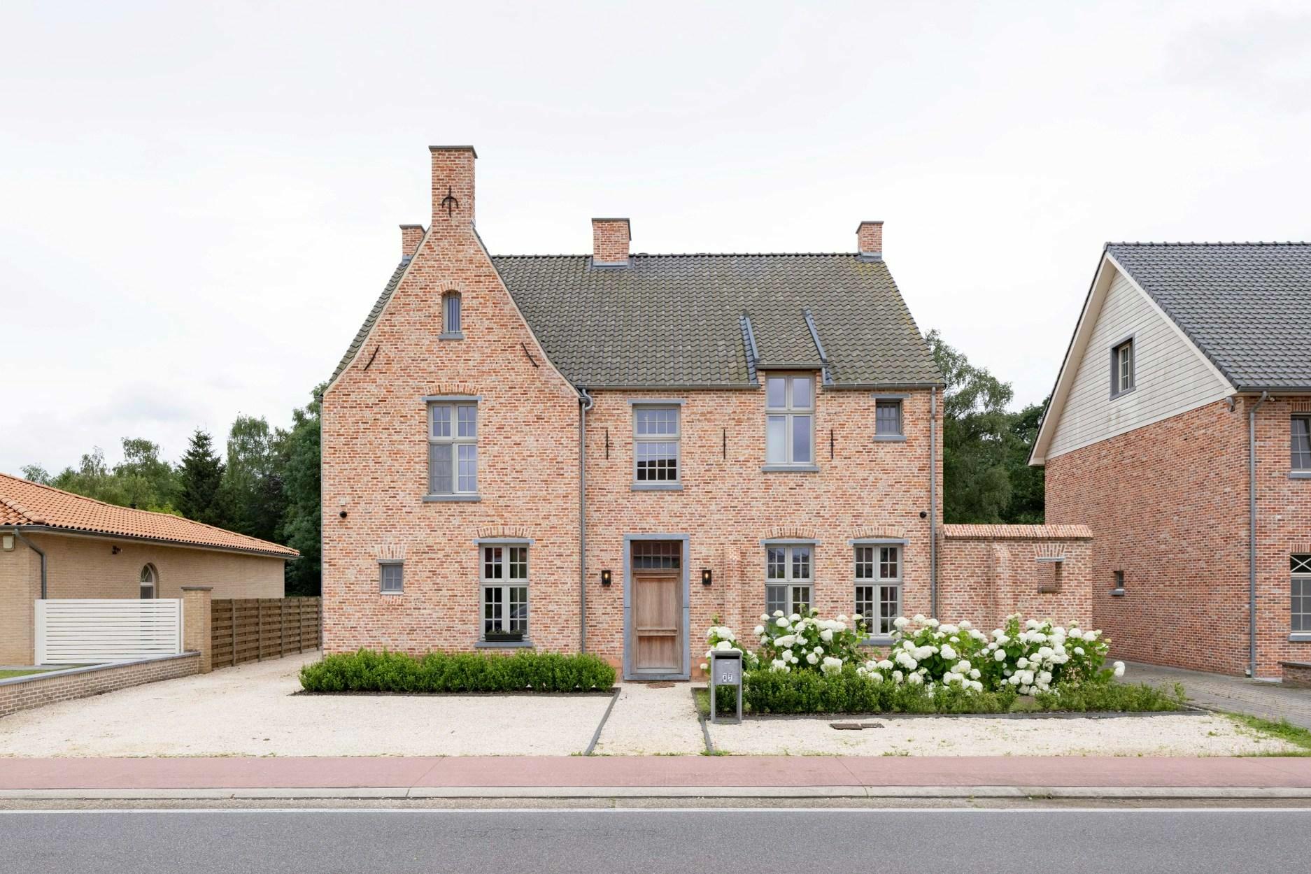 Energiezuinige, instapklare en stijlvolle villa op een terrein van 1248m² te Beringen.