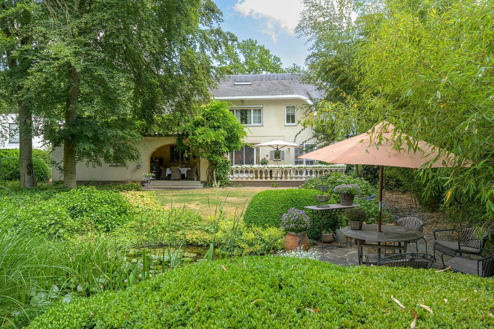 Statige villa met 4 slaapkamers op twee bouwpercelen van samen ca. 2.500 m² te Geel 