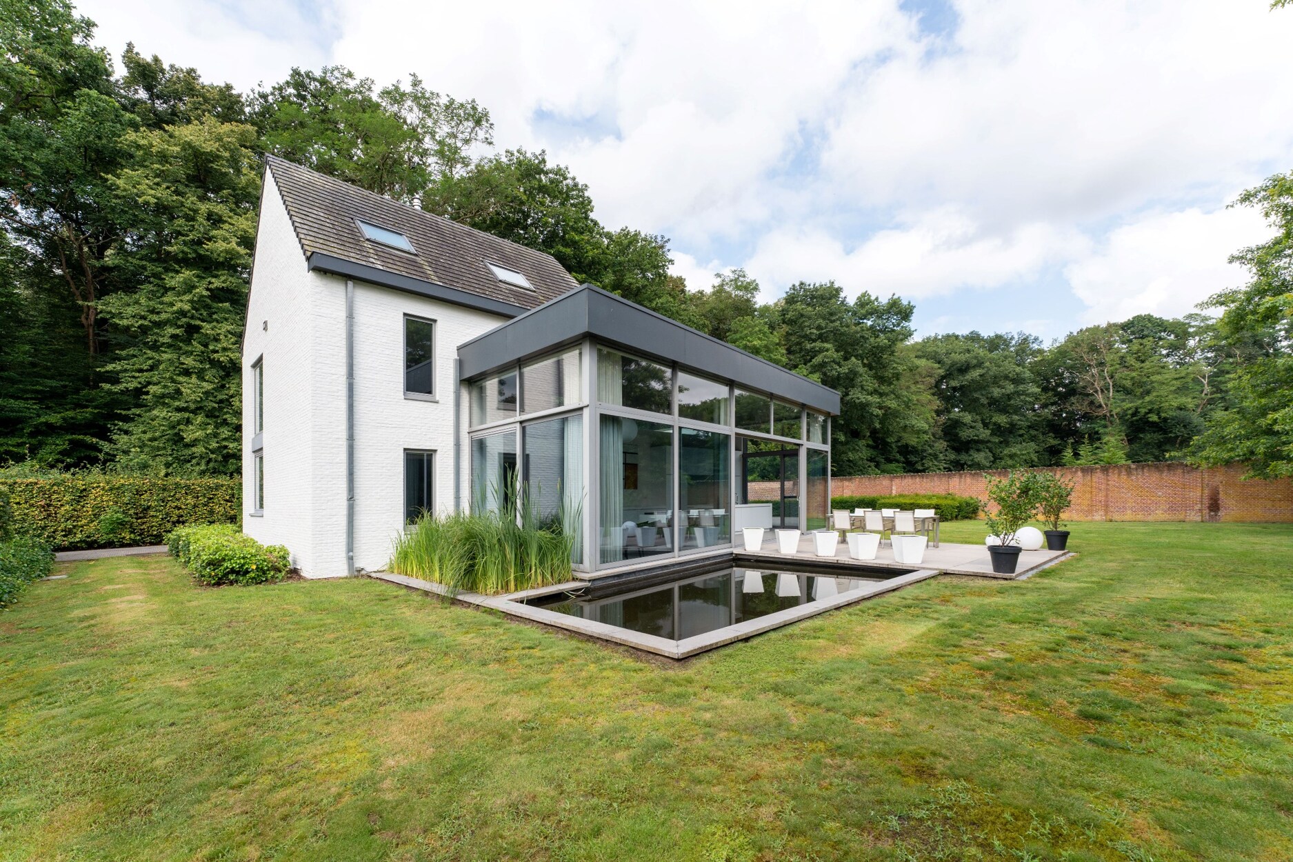 Moderne villa op ca. 1,9 ha te Westmeerbeek 