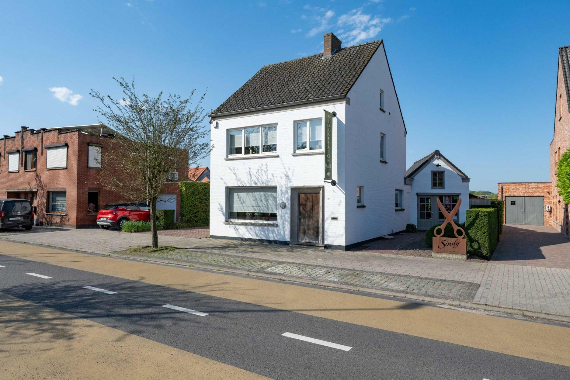 Knappe woning in het hart van Meerle nabij de Nederlandse grens.