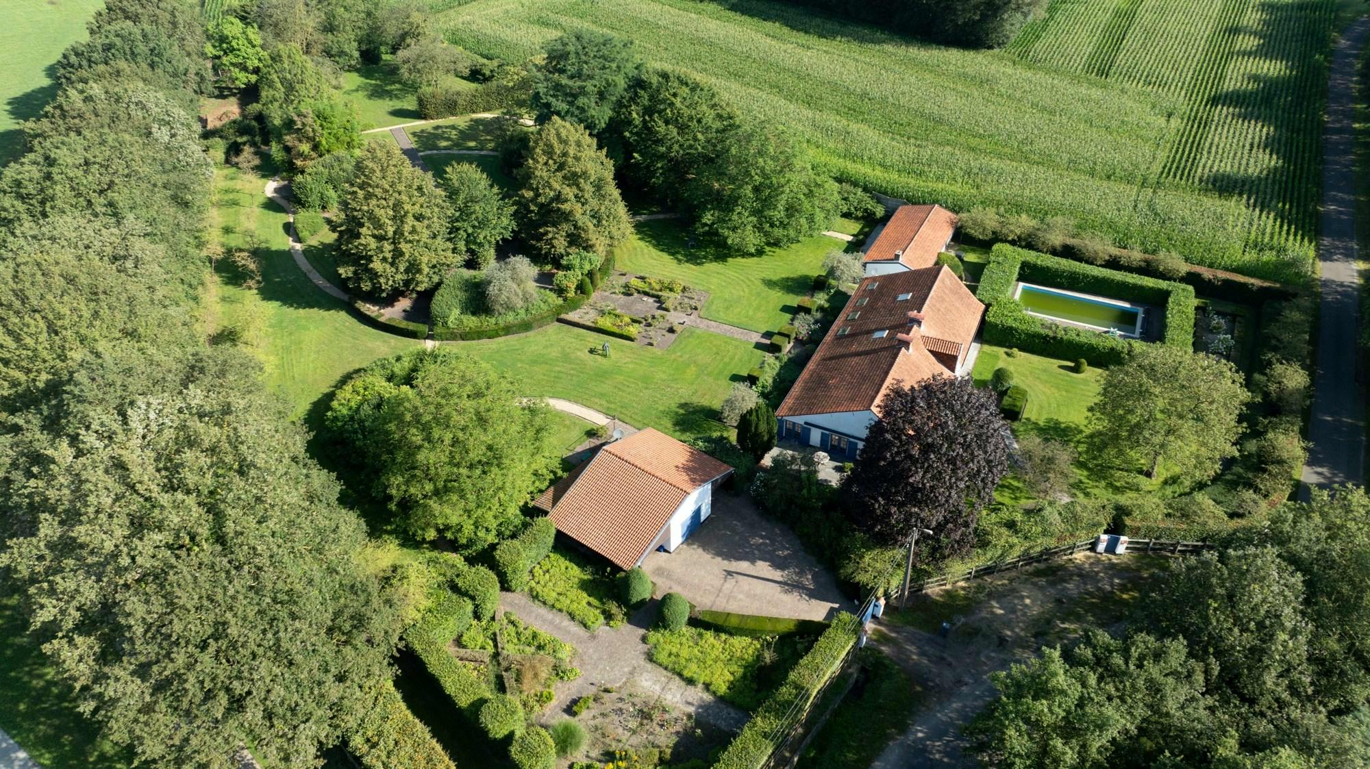 Landelijk gelegen langgevelhoeve op perceel van ca. 10.718m² te Tielen/Kasterlee!