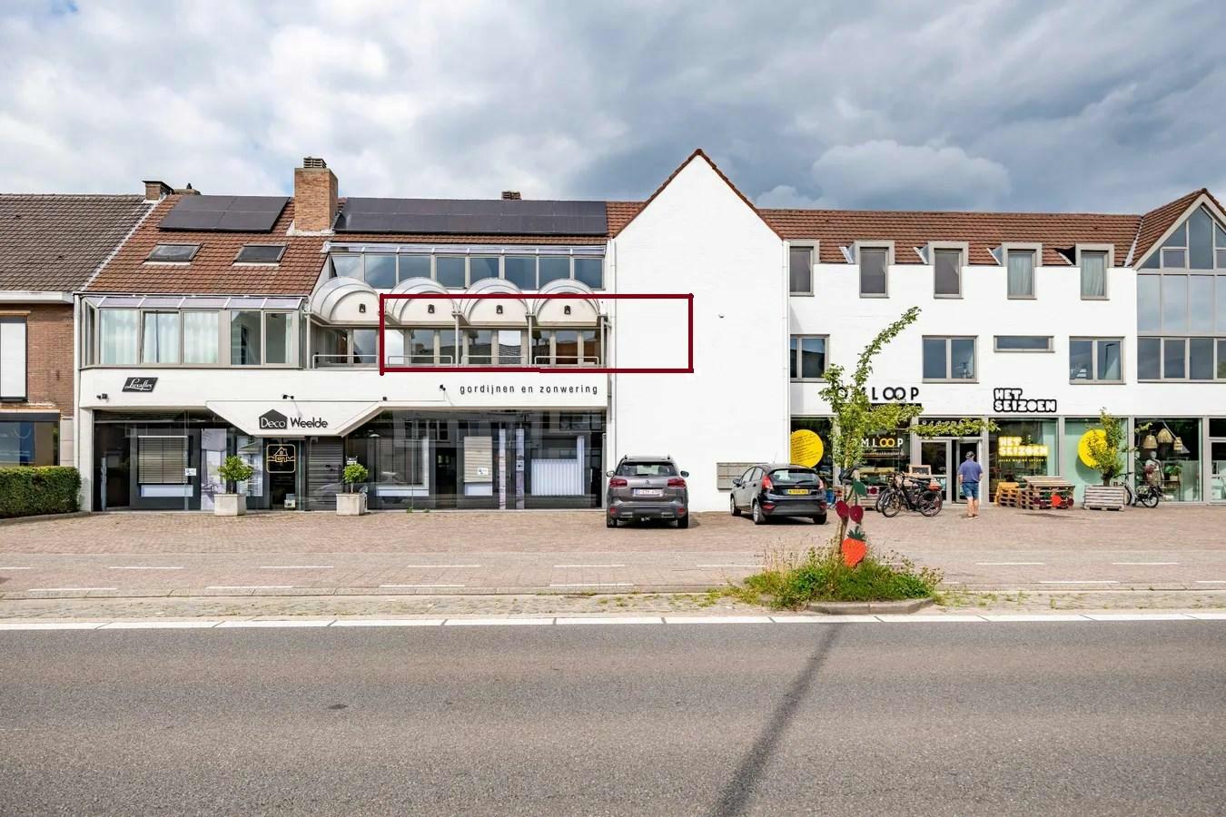 Ruim 2-slaapkamerappartement van ca 110m² te Oud-Turnhout op de 1e verdieping met ruim terras van ca 50m².