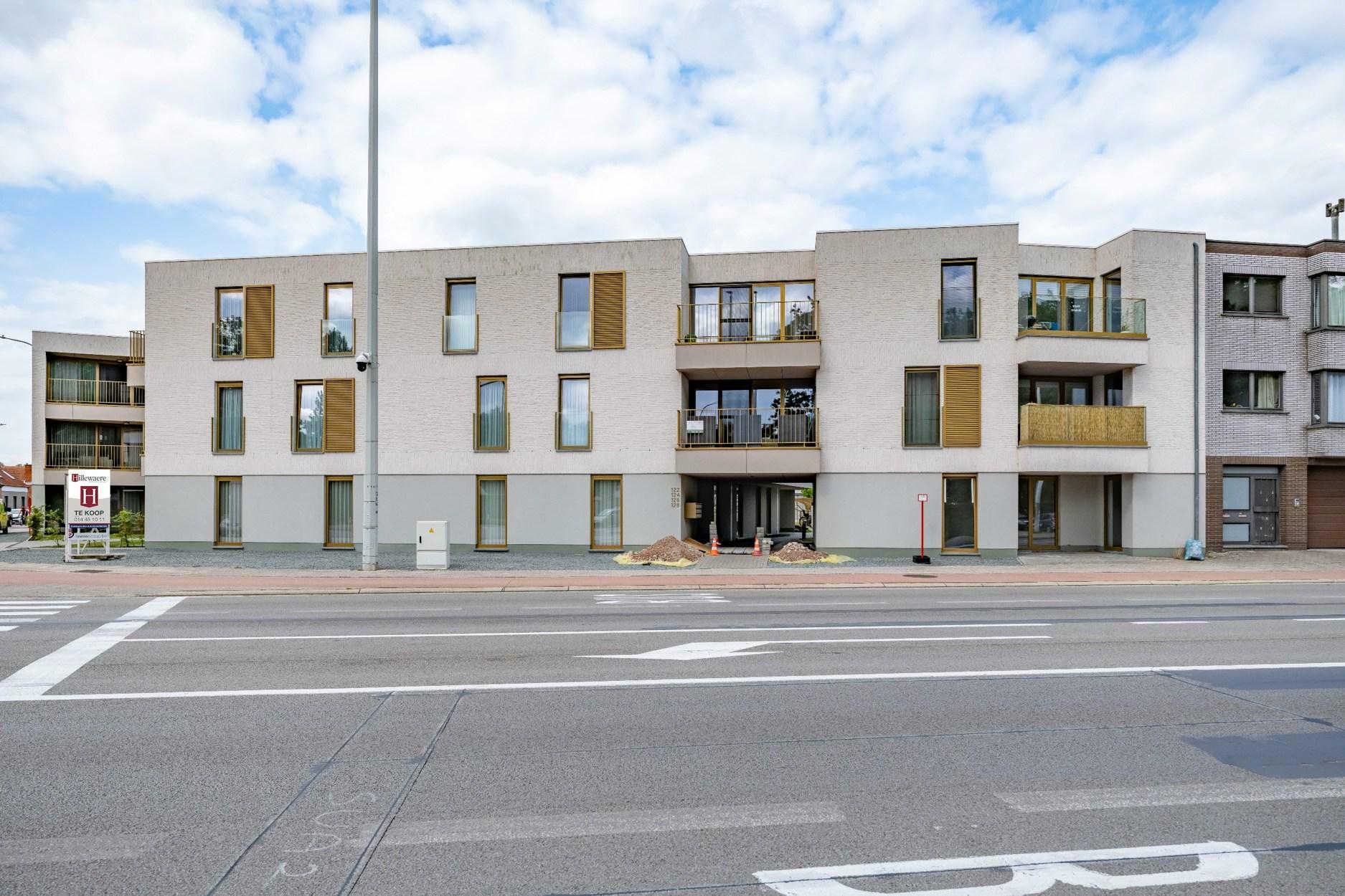 Trendy en stijlvol nieuwbouw appartement met 3 slaapkamers, autostaanplaats en berging te Vosselaar