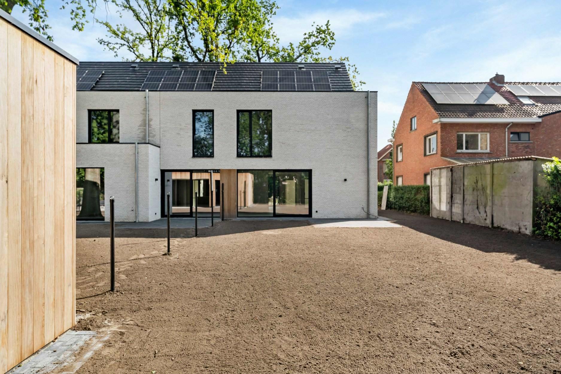 Hoogwaardig afgewerkte nieuwbouwwoning in Heide-Kalmthout!