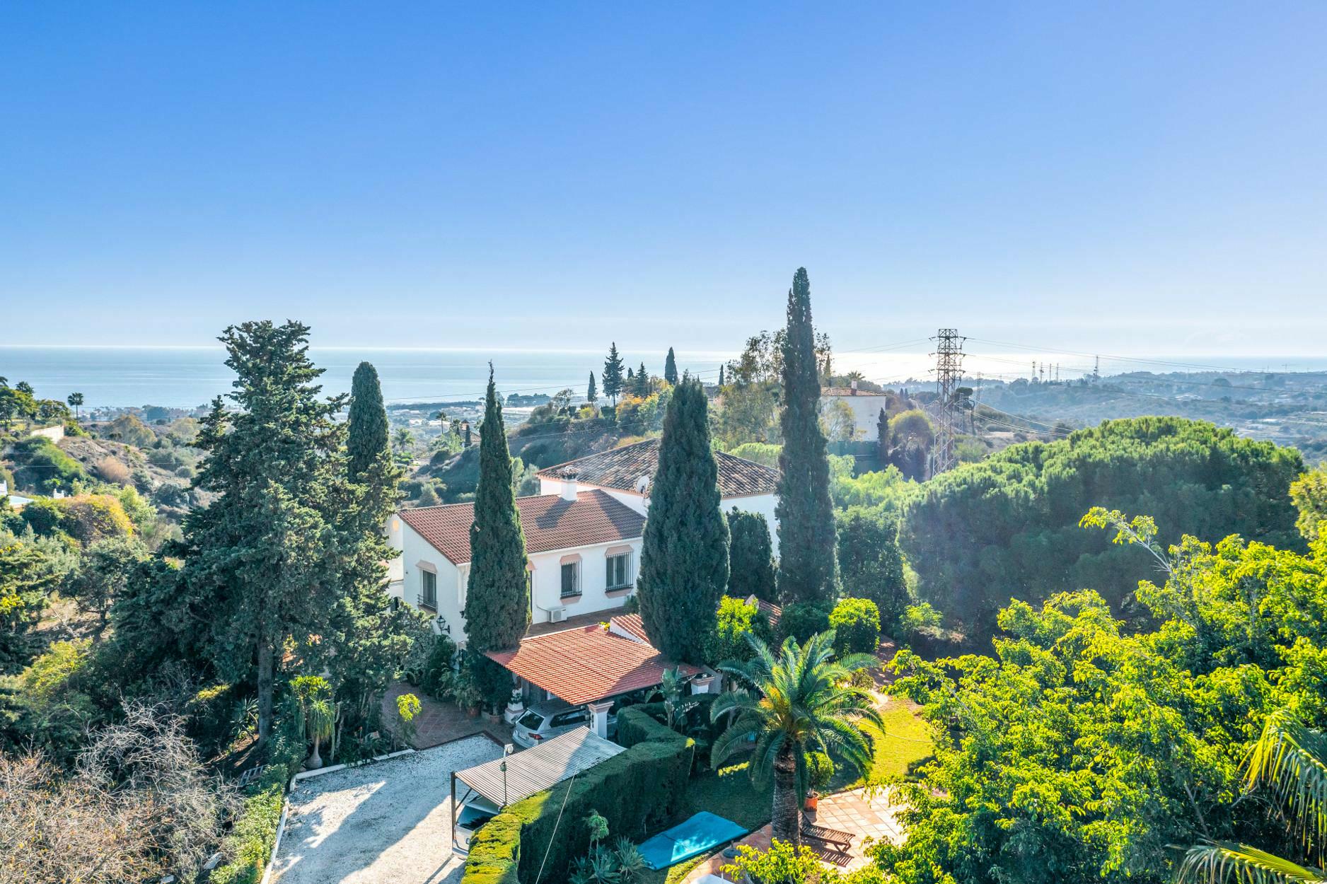 Charmante rustieke villa gelegen in de rustige omgeving van Estepona.