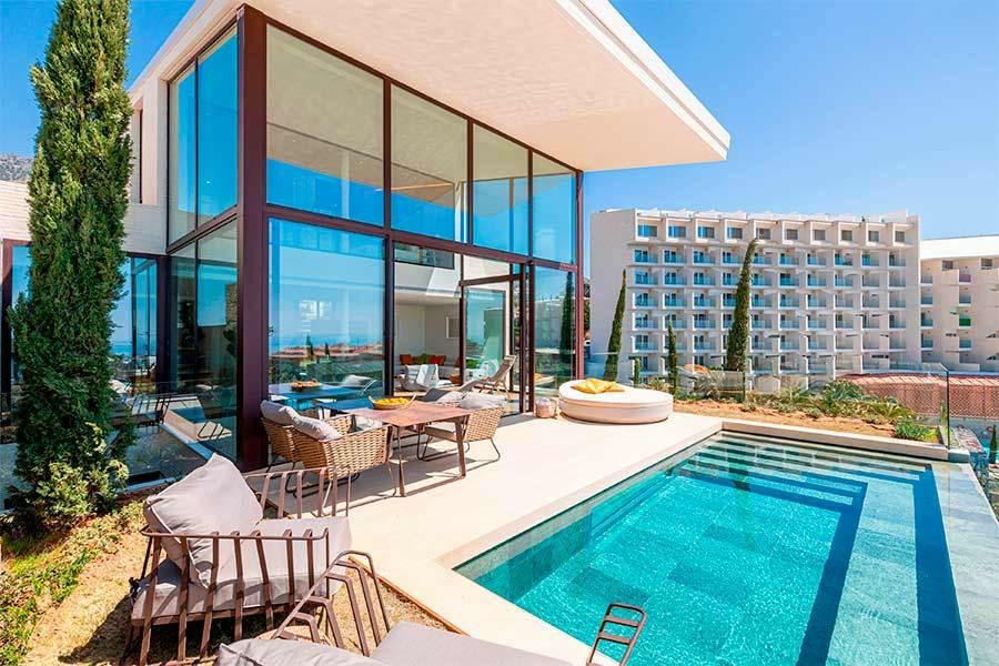 Luxe villa met hotelservices en veiligheid in El Higuerón, Fuengirola