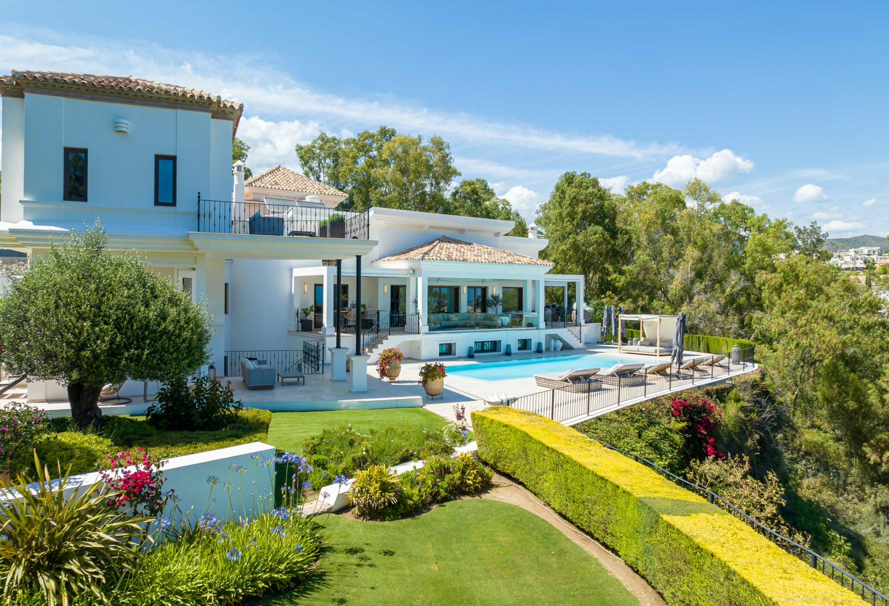 Prachtige luxe villa met panoramisch uitzicht in El Herrojo Alto, La Quinta, Benahavís