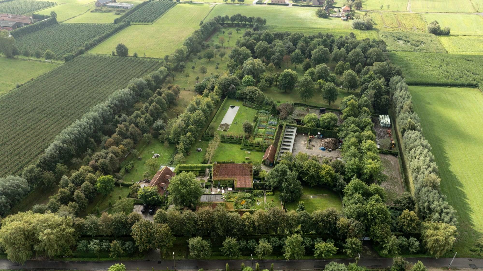 Unieke hoeve met tal van mogelijkheden op ca. 4,2ha te Nieuwkerken-Waas