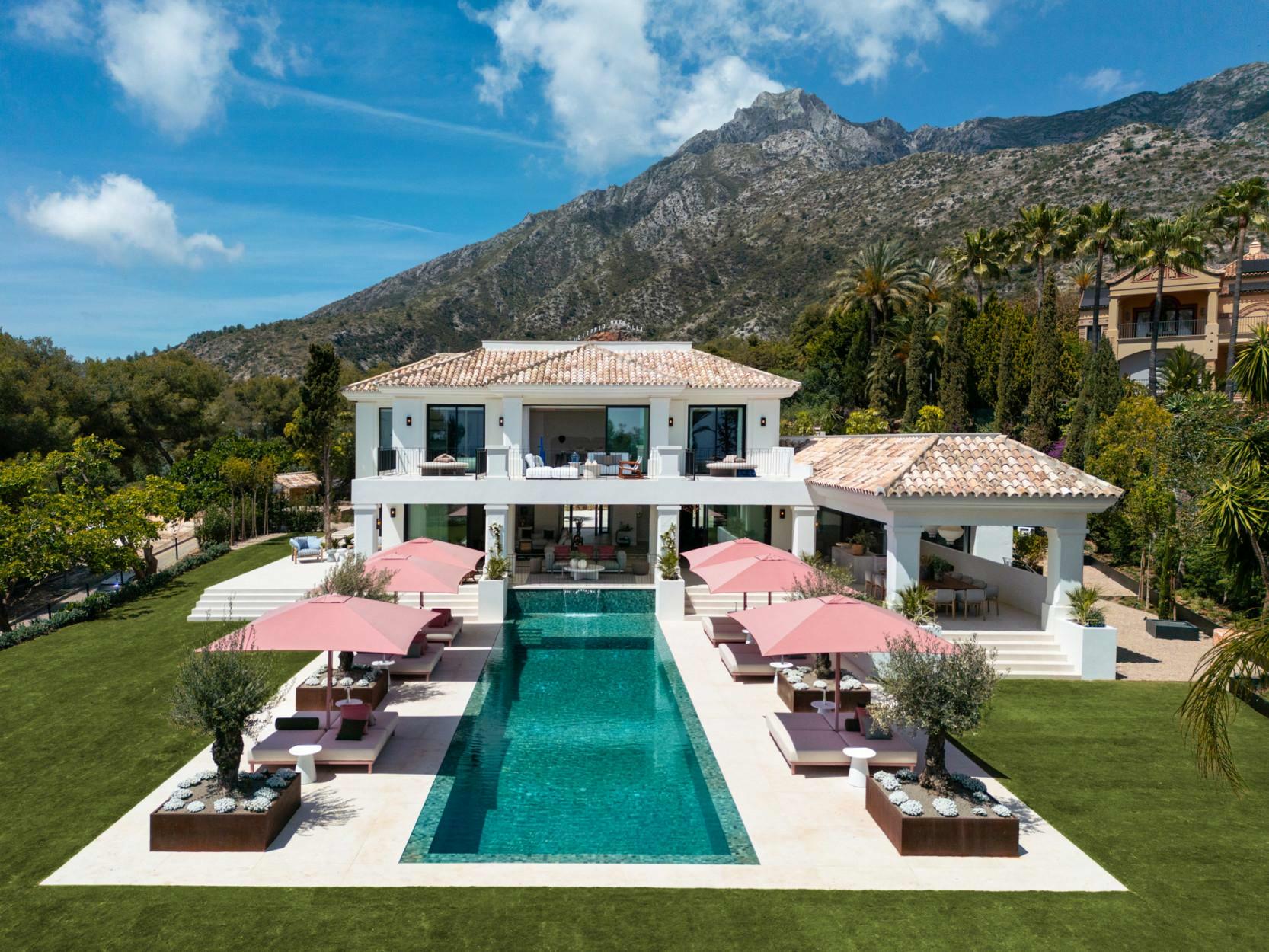 Elegante mediterrane villa in Andalusische stijl in Sierra Blanca, Golden Mile, Marbella