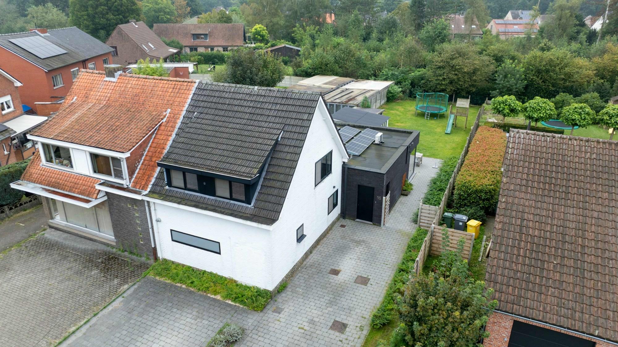 Half-open gerenoveerde woning te Oud-Turnhout op perceel van ca 600m²