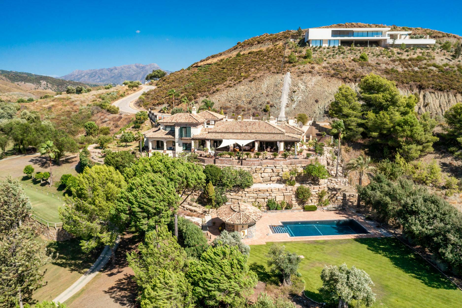 Prachtige villa in traditionele Andalusische stijl in het hart van het Marbella Club Golf Resort, Benahavís