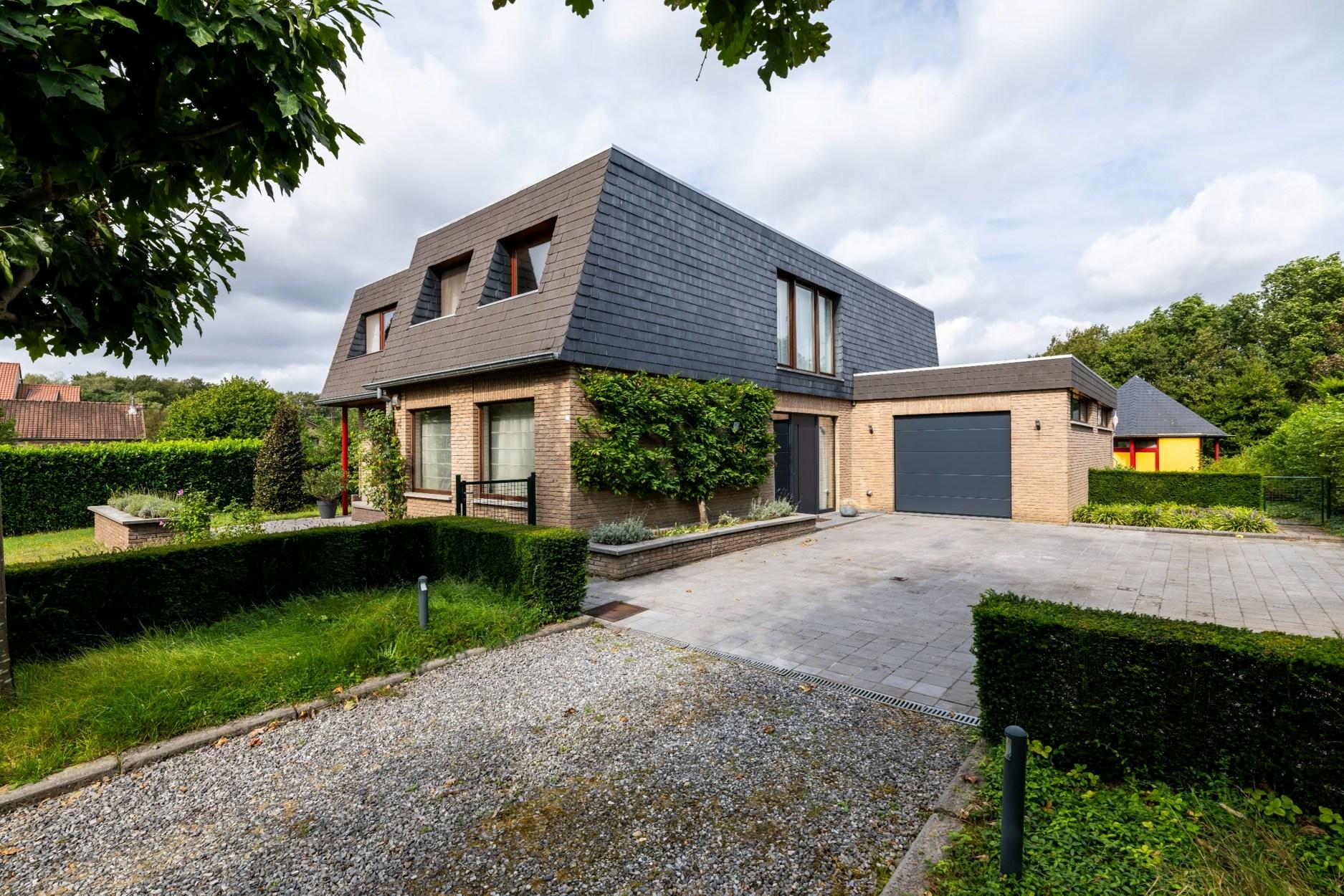 Goed gelegen degelijke villa op een ruim perceel van 4605m² te Genk.