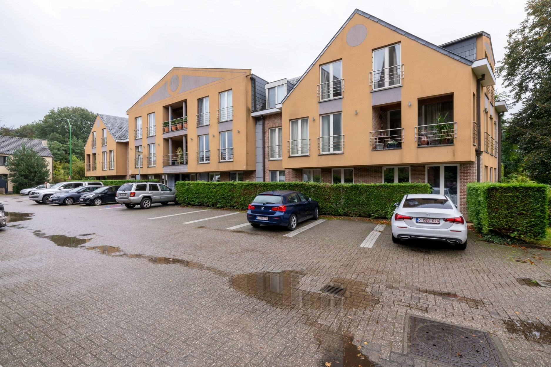 Belegging: 4 appartementen + 4 staanplaatsen 