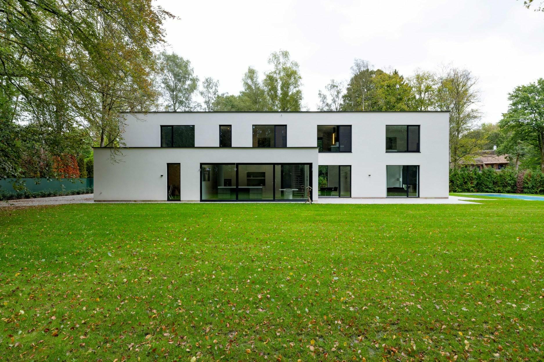 Nieuwe moderne villa op toplocatie te Schildehof aan doodlopend straatje.