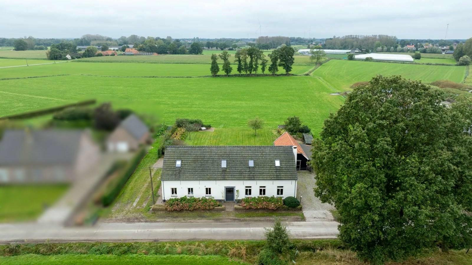 Landelijk gelegen villa op een zuid georiënteerd perceel van ca. 1.600 m² te Meer.