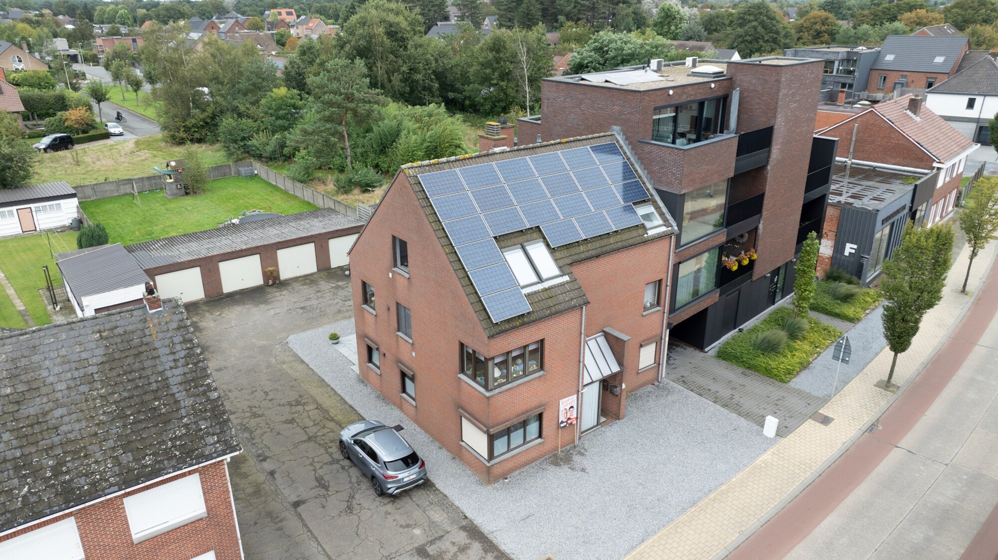 Interessante opbrengsteigendom met 3 units en reeds bestaande renovatieplannen te Lommel