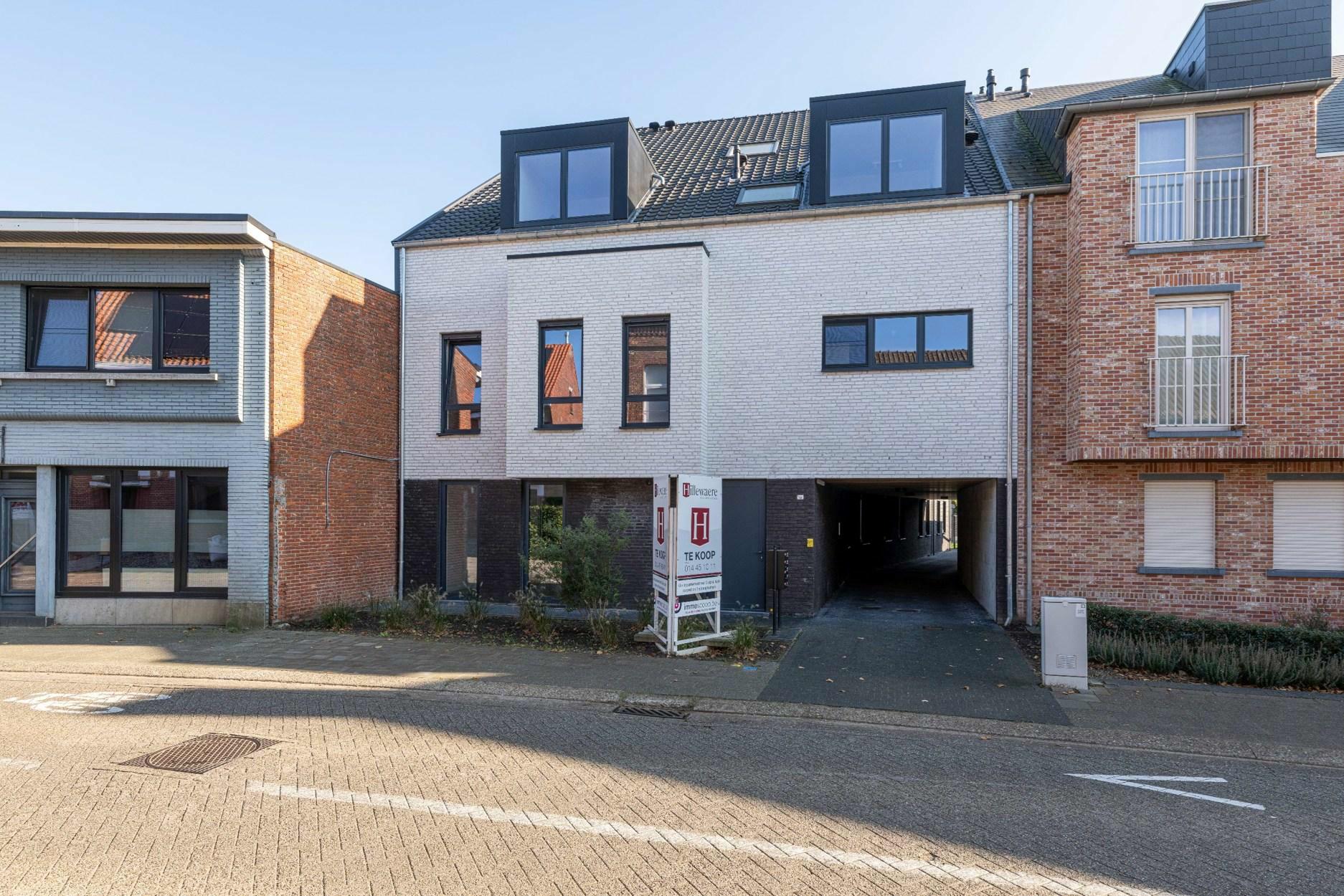 Energiezuinig nieuwbouw appartement met 3 slpks, tuin, carport en 3 autostaanplaatsen.