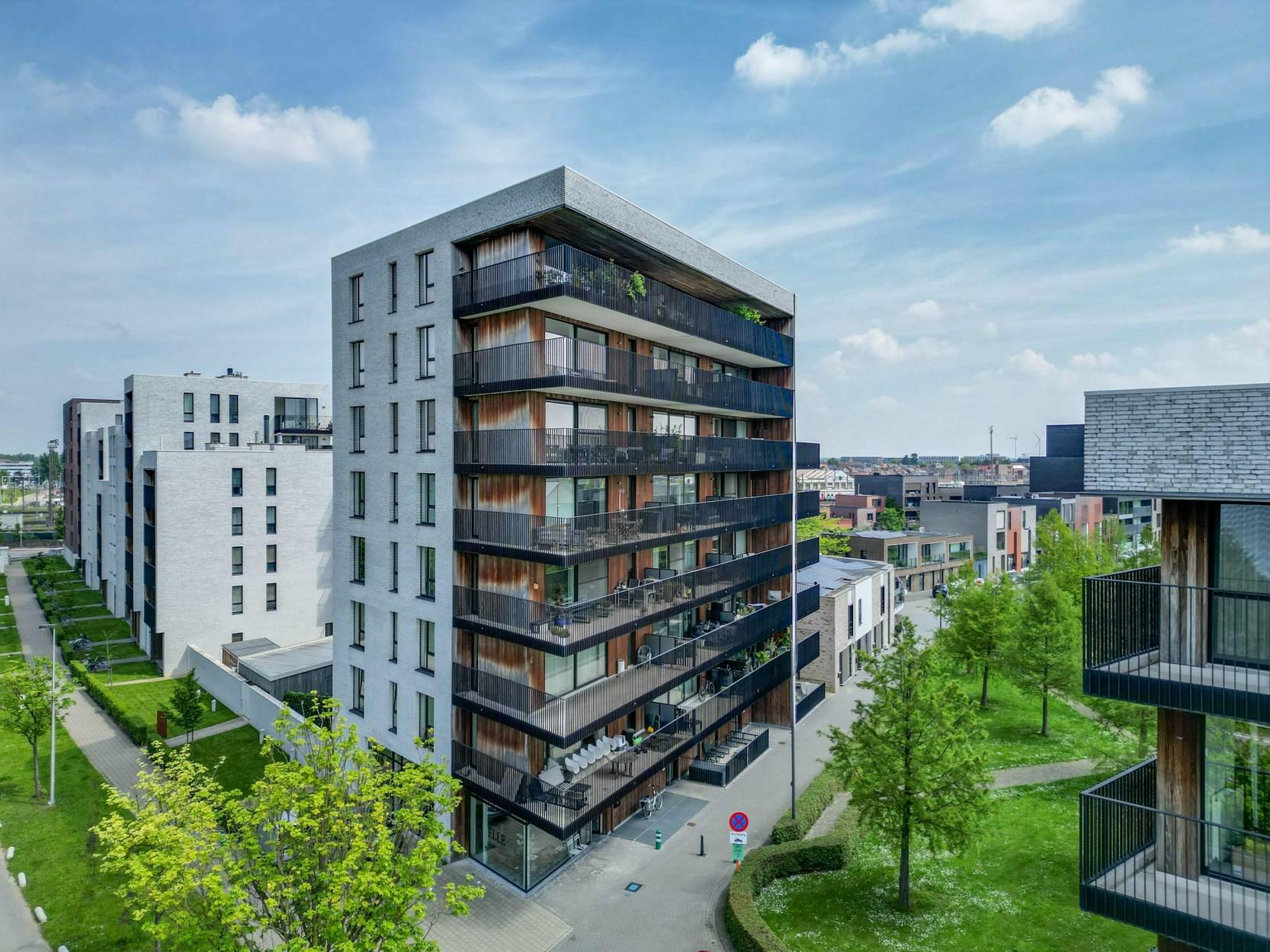 Recent, hoogwaardig afgewerkt penthouse met 2 ruime autostaanplaatsen binnen de grote ring van Hasselt.