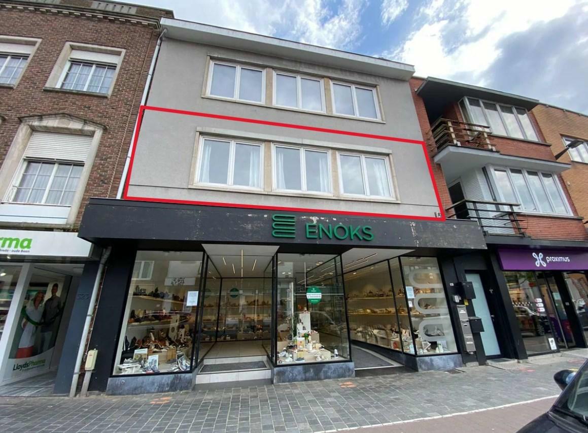 Instapklaar licht appartement op 1ste V met riant terras van ca. 37m² in centrum Brasschaat