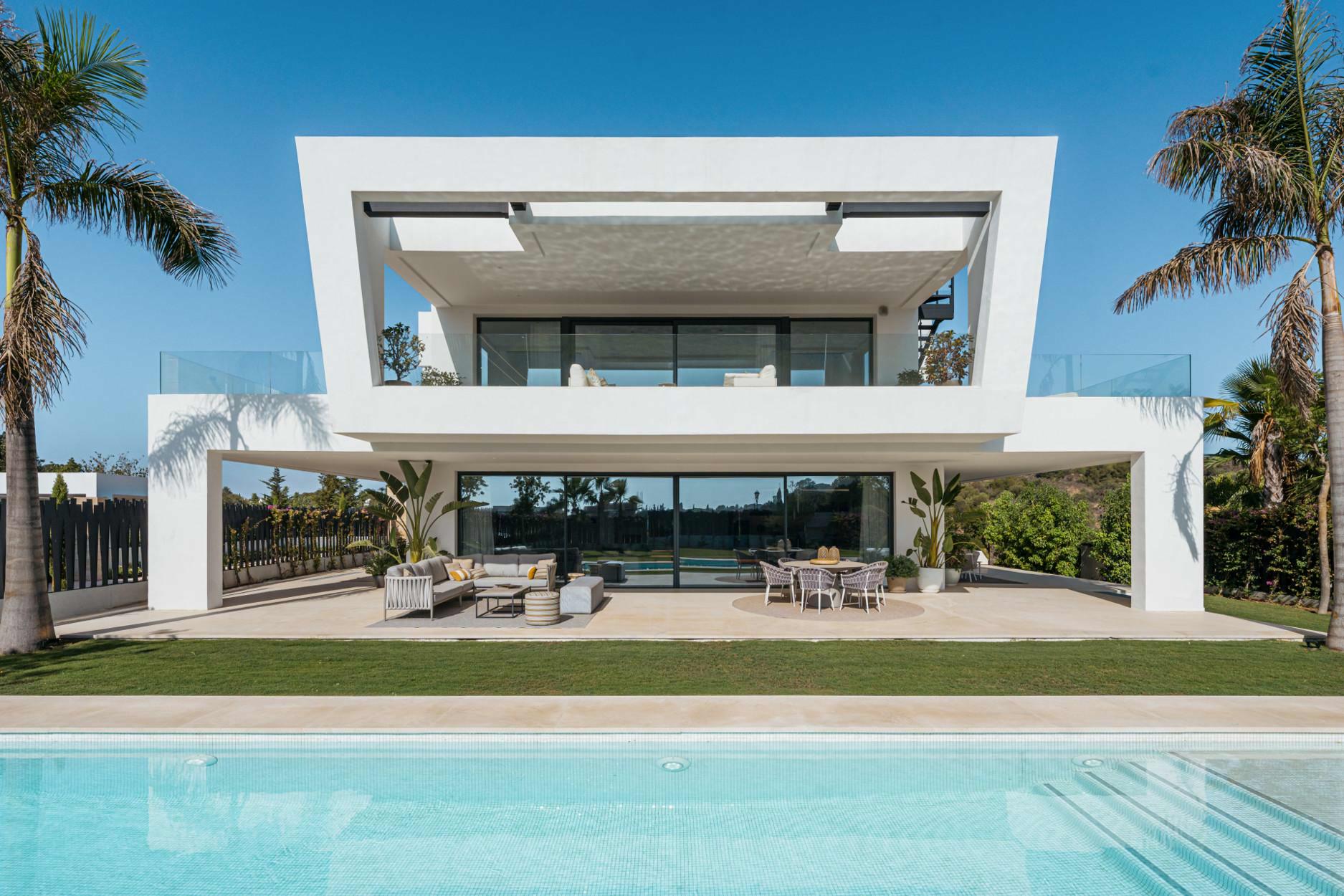 Exclusieve moderne villa met panoramisch uitzicht en luxe design aan de Golden Mile, Marbella