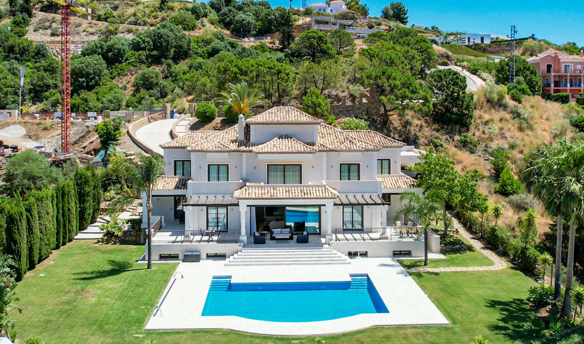 Luxe villa met het beste panoramische uitzicht op de bergen en de zee op een zeer privé en rustige locatie, Monte Mayor, Benahavis