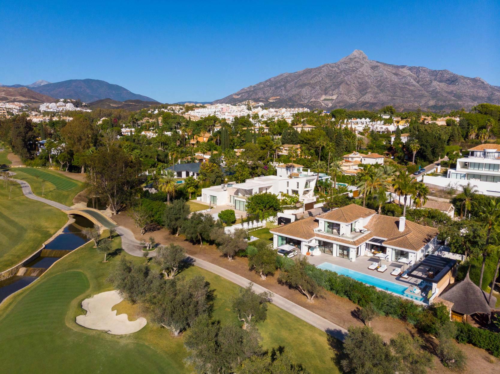 Spectaculaire eerstelijns golfvilla, Nueva Andalucia, Marbella