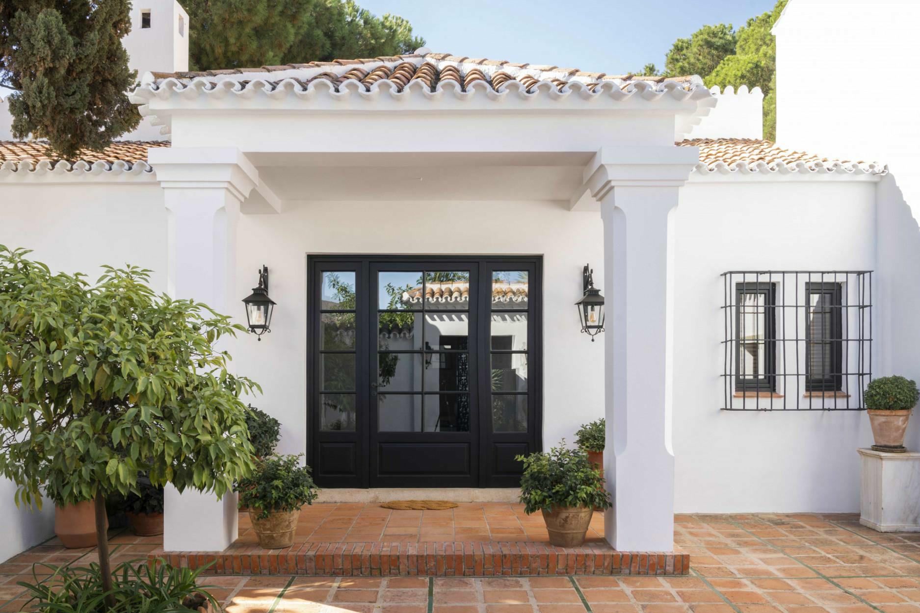 Charmante villa in Andalusische stijl, onlangs gerenoveerd, naast de El Candado golfbaan in Malaga East