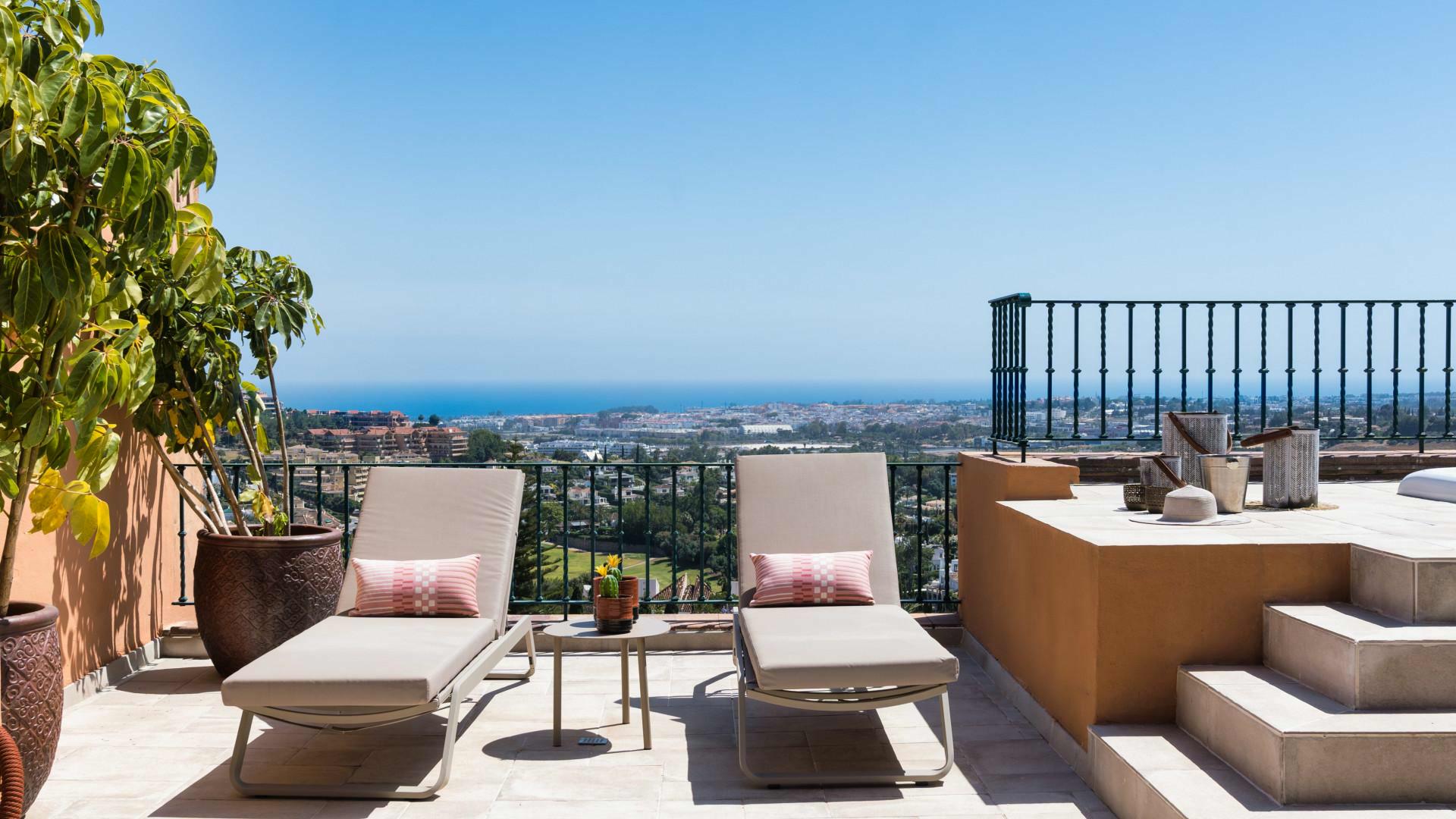 Charmant duplex in Andalusische stijl met panoramisch uitzicht op zee, Nueva Andalucía