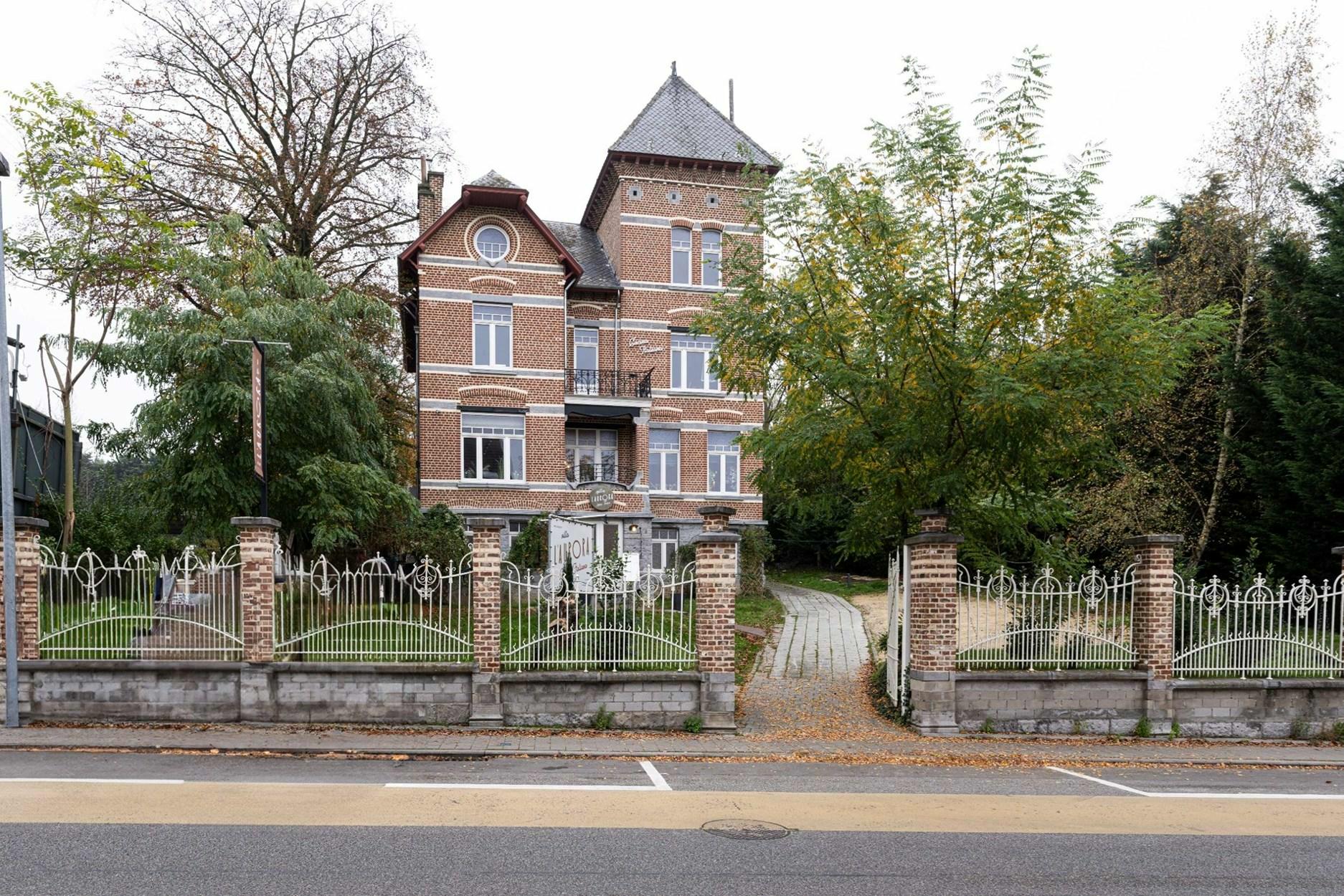 Voormalige dokterswoning met vele mogelijkheden op een terrein van 1900m²