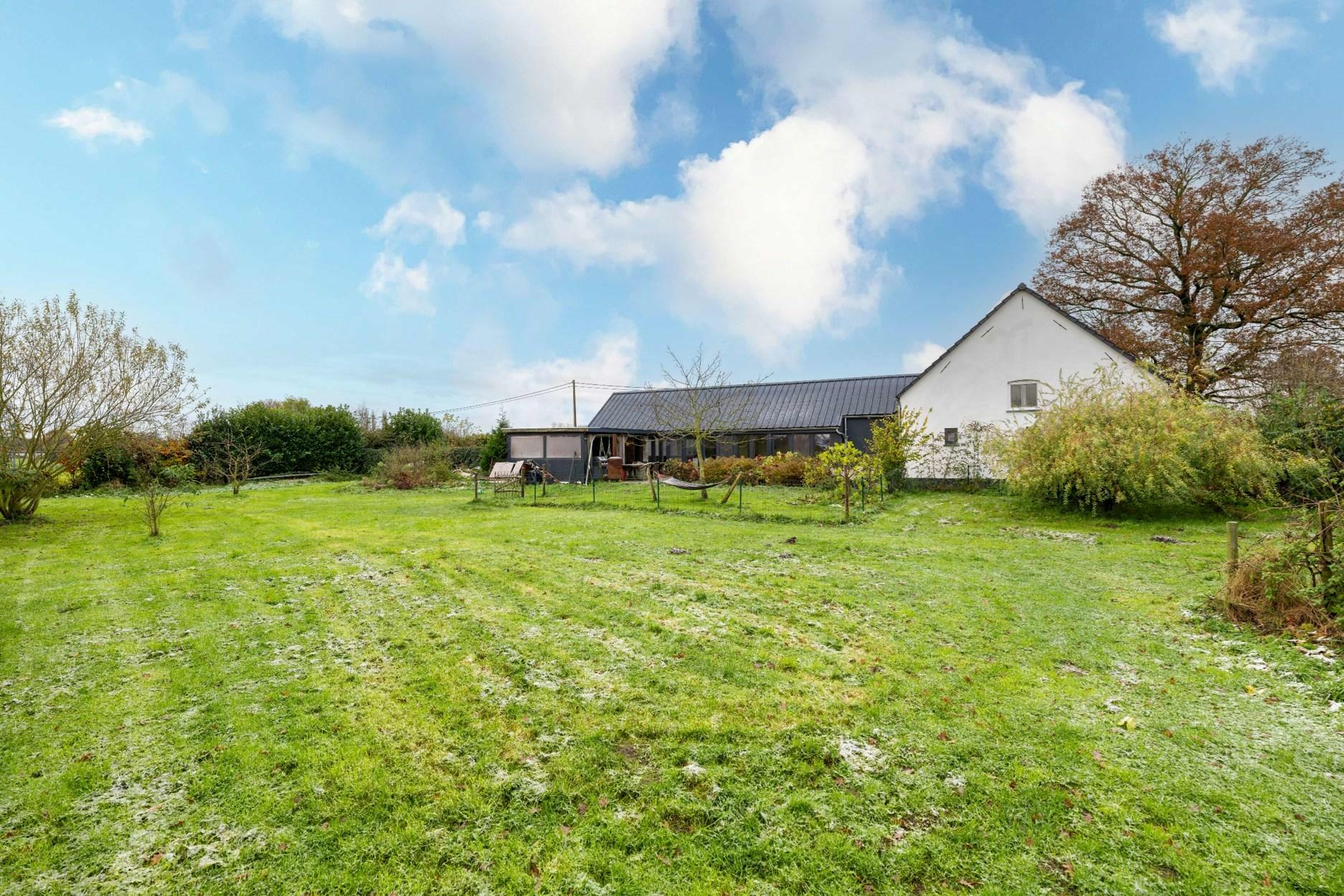 Landelijk gelegen hoeve op perceel van ca. 2.240m² te Weelde