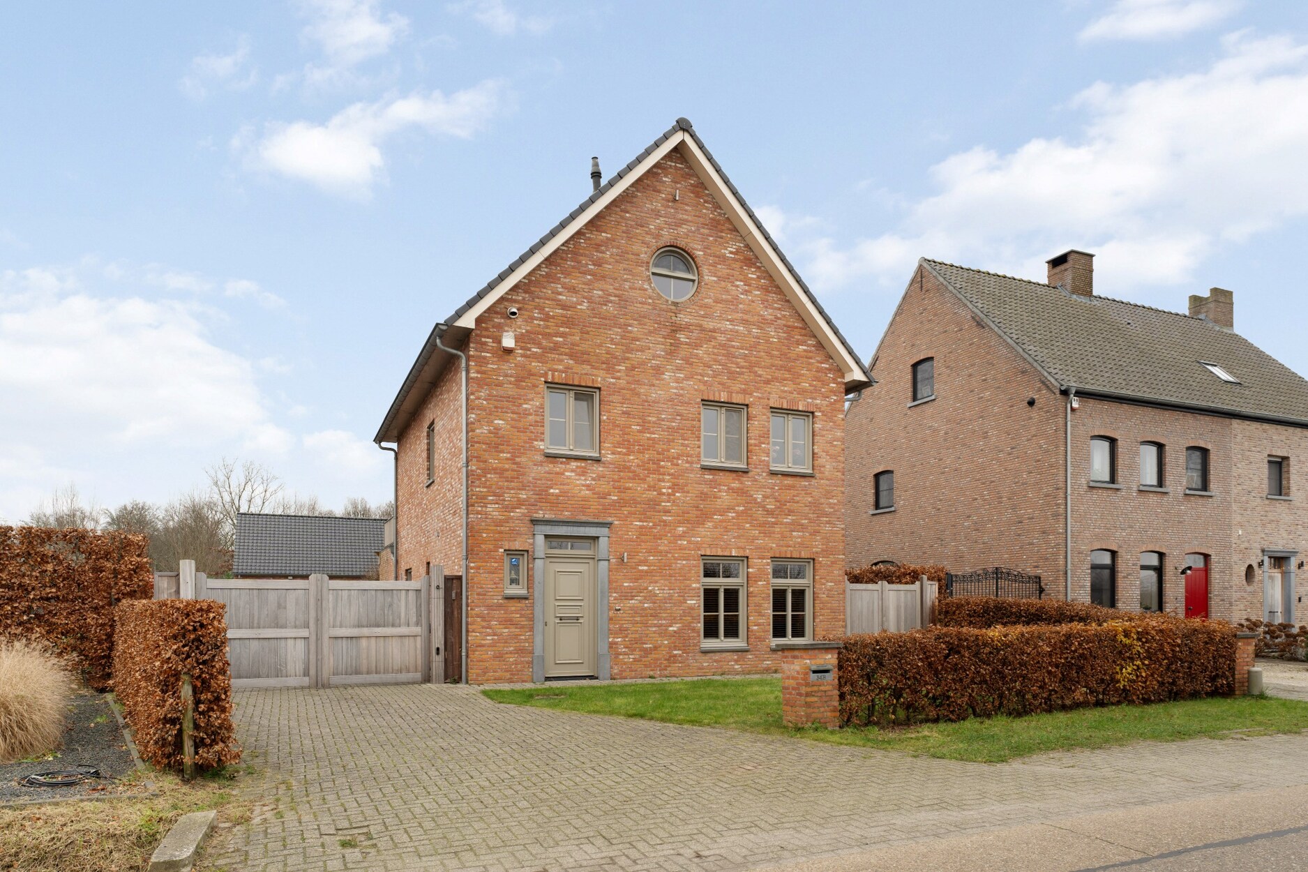 Hoogwaardig afgewerkte woning te Meerle op een perceel van ca. 908 m² 