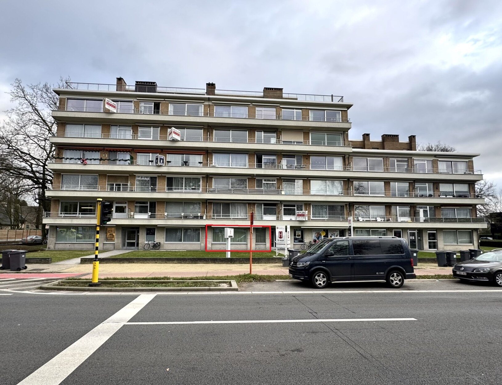 Top gerenoveerd gelijkvloers appartement van 126 m² met 3 slaapkamers en staanplaats