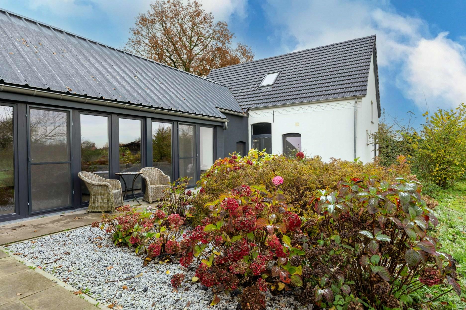 Landelijk gelegen hoeve op perceel van ca. 2.240m² te Weelde