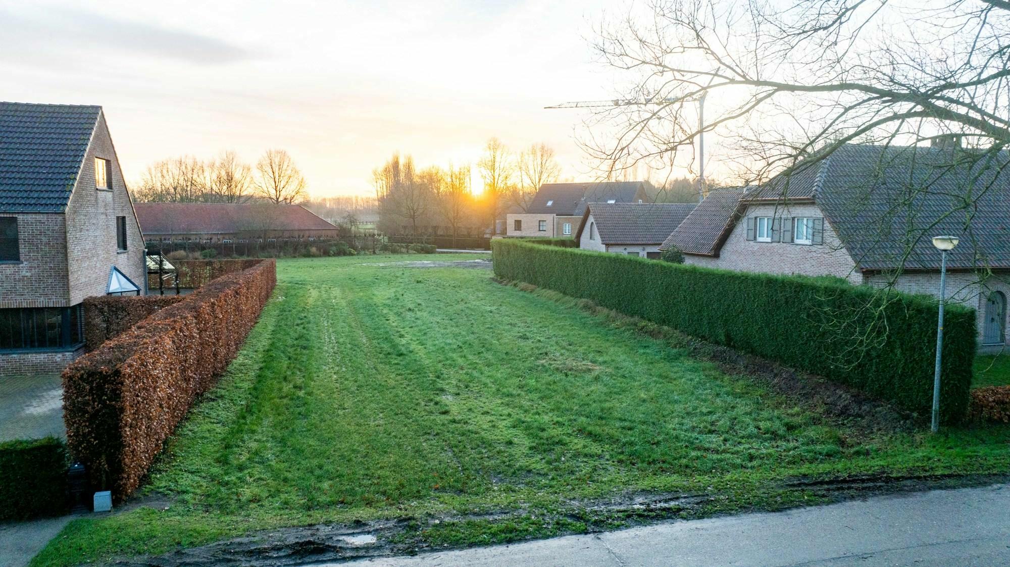 Bouwgrond voor open bebouwing vlakbij het centrum van Hoogstraten (1000m2)