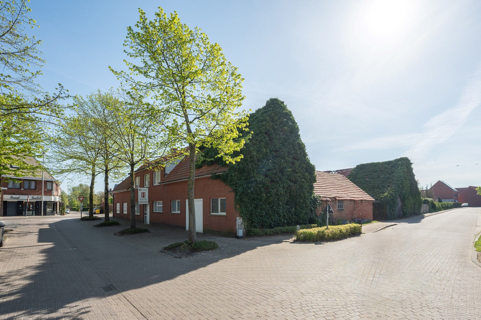 Te renoveren boerderij met schuur in centrum van Wortel