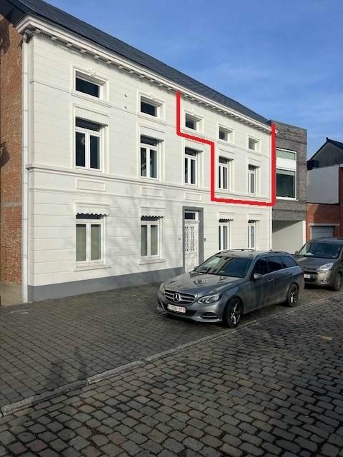 Uniek duplex-appartement (137m²) met 3 slaapkamers en autostaanplaats in historisch pand