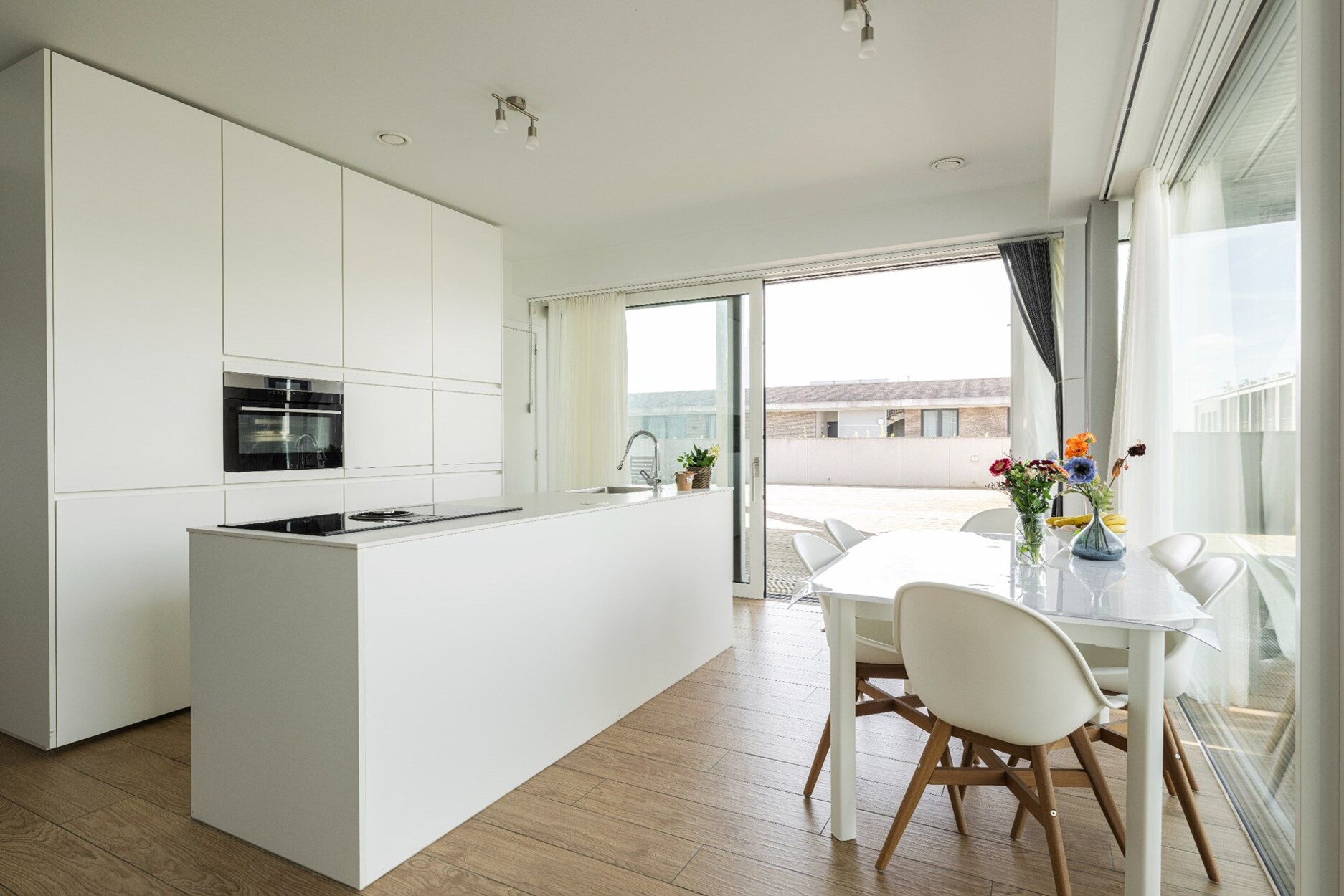 Gloednieuw energiezuinig penthouse met royaal terras van 130 m² gelegen nabij het Zuiderpark